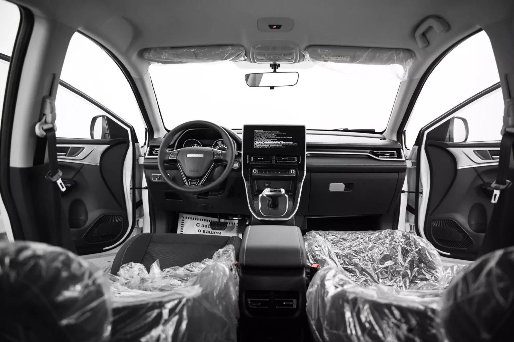 Автосалон: Haval M6