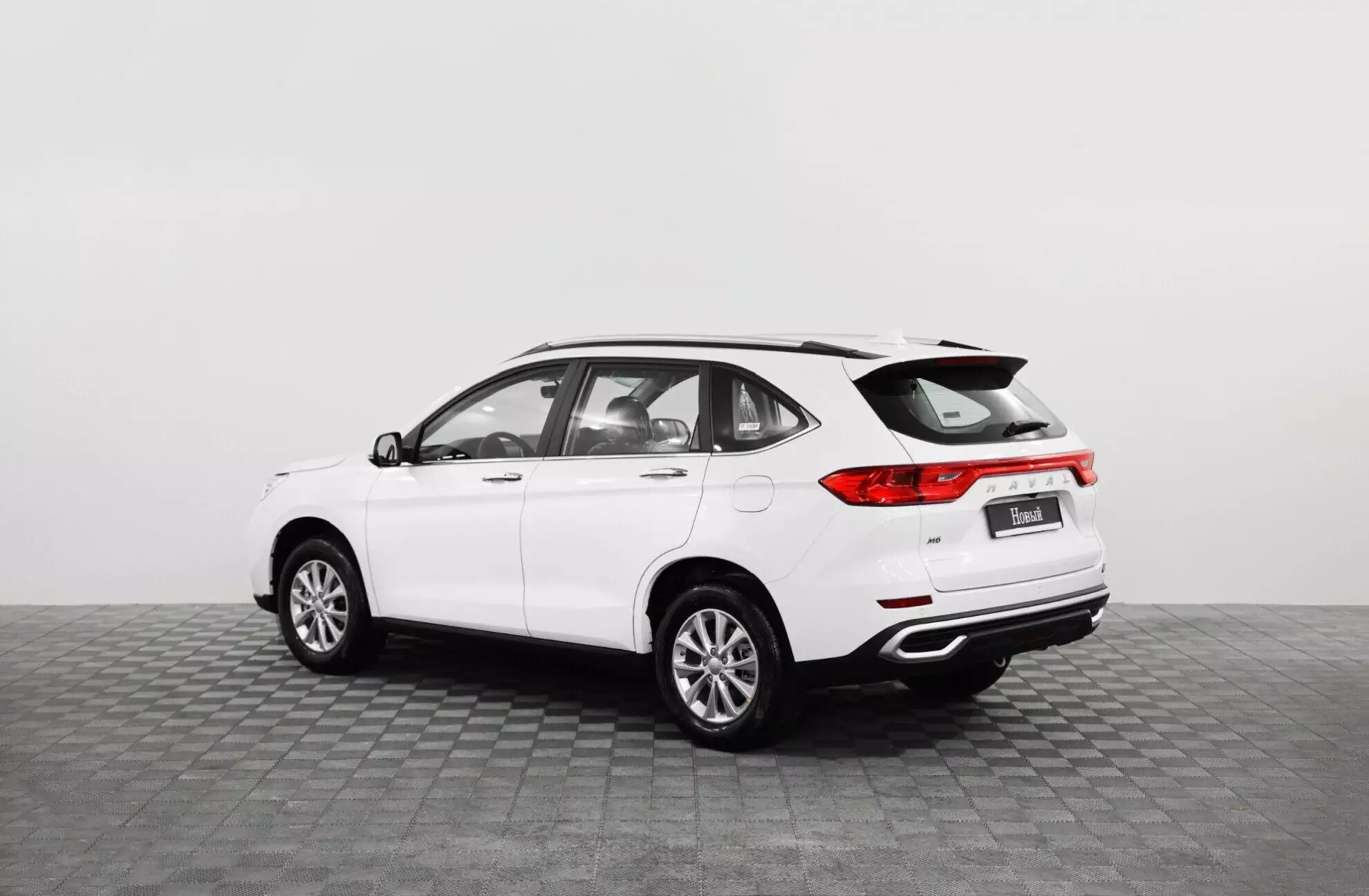 Автосалон: Haval M6