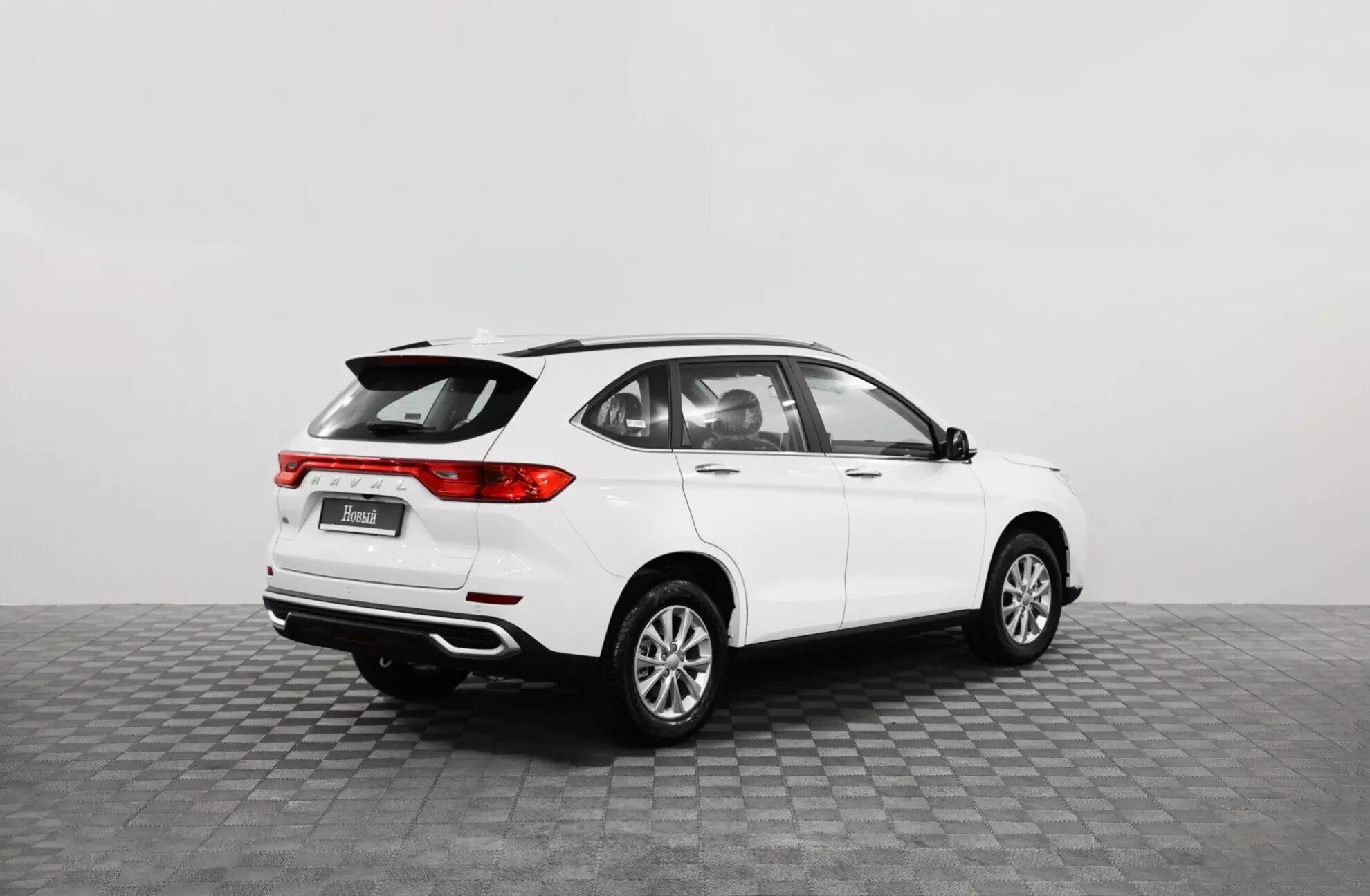 Автосалон: Haval M6