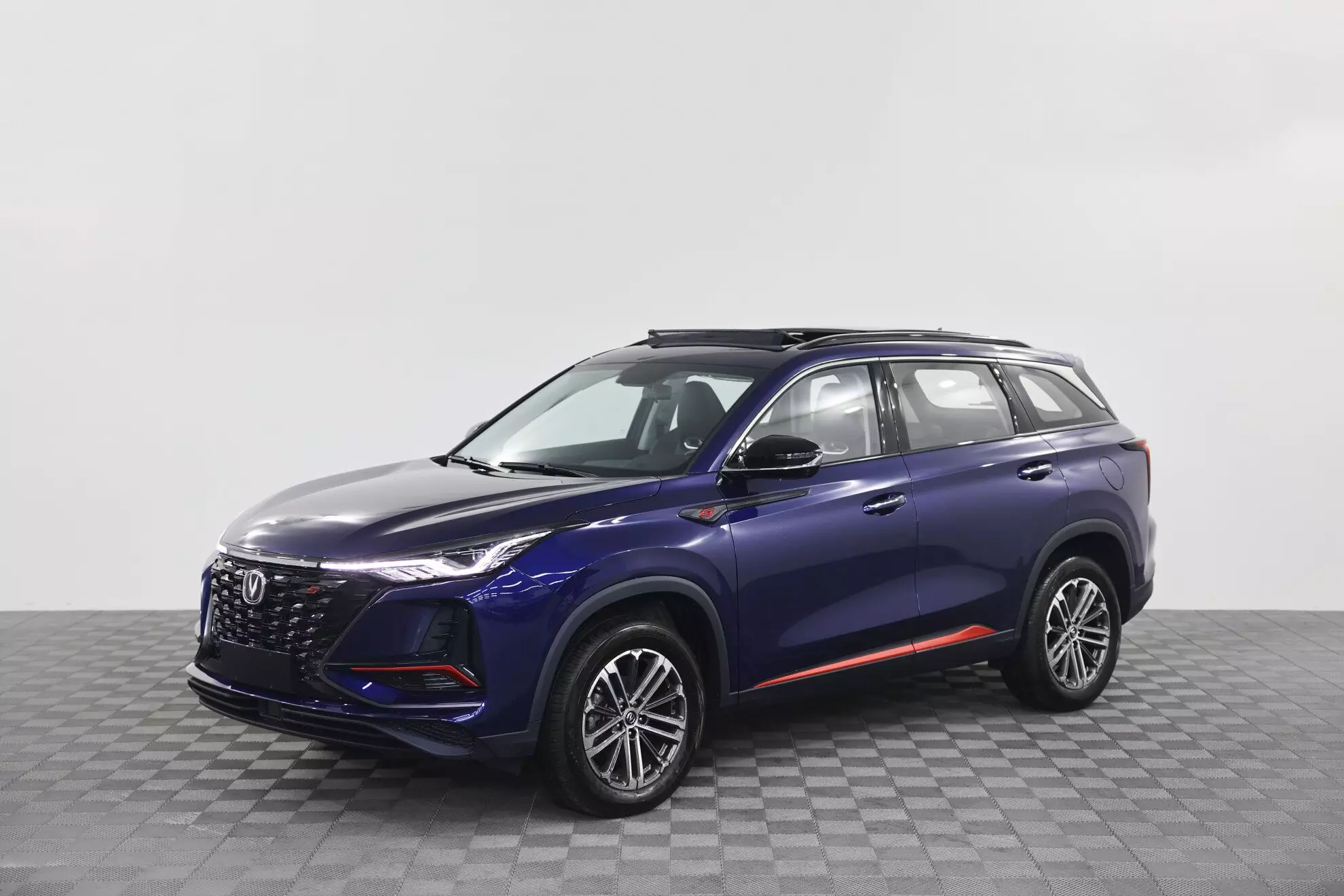 Автосалон: Changan CS75plus