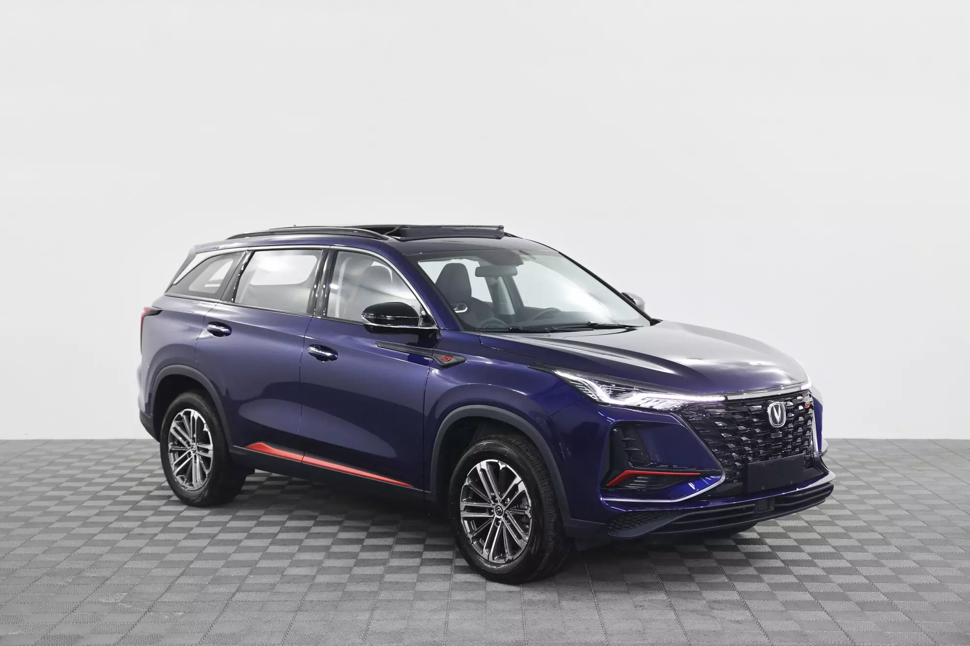 Автосалон: Changan CS75plus