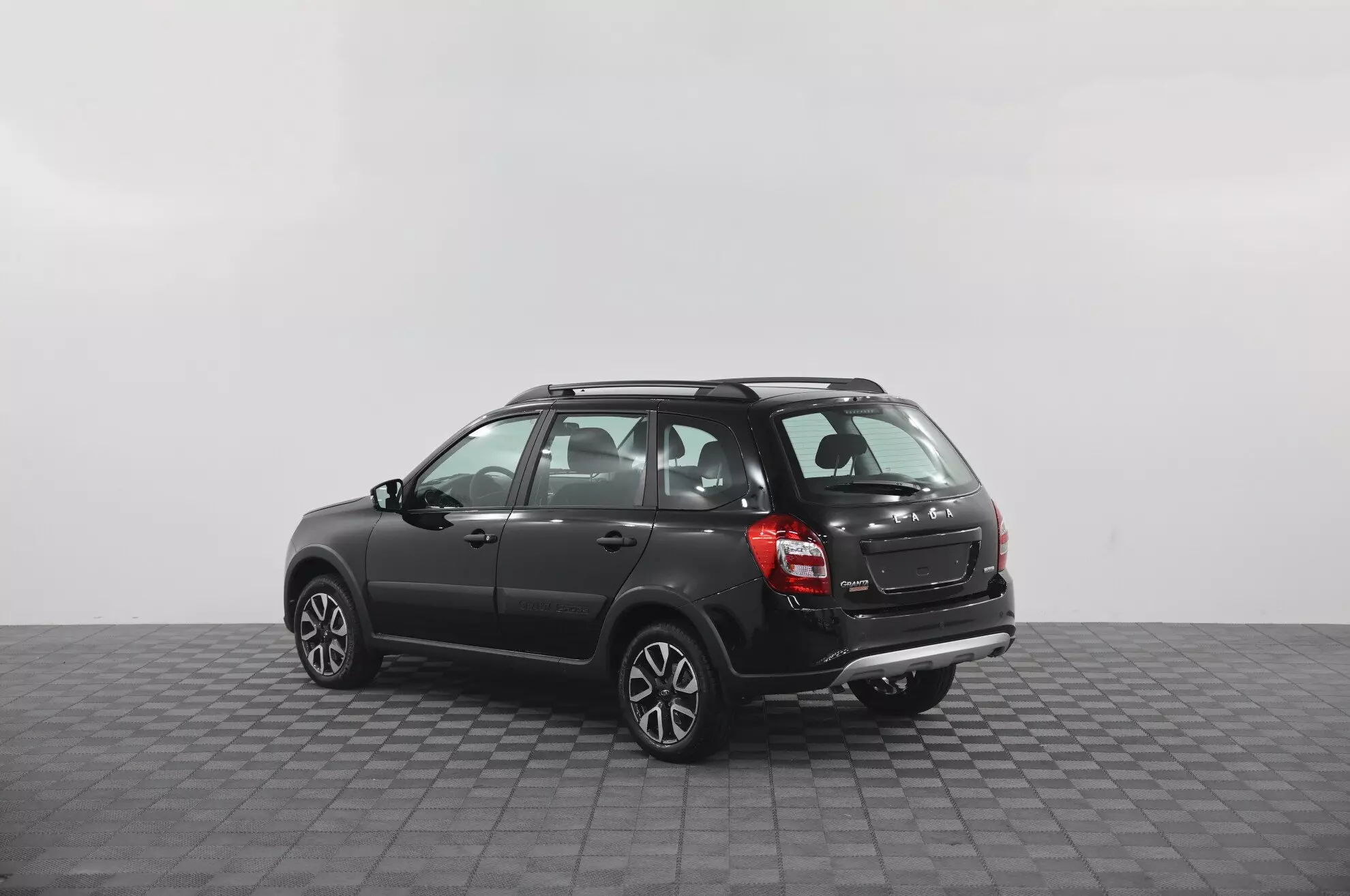 Автосалон: Lada Granta Cross