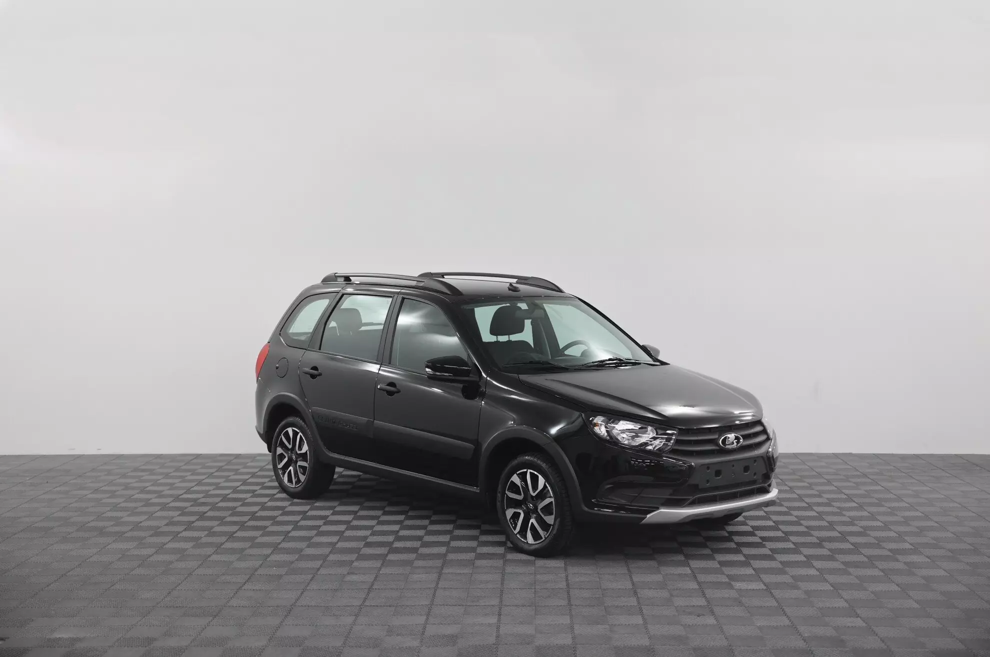 Автосалон: Lada Granta Cross