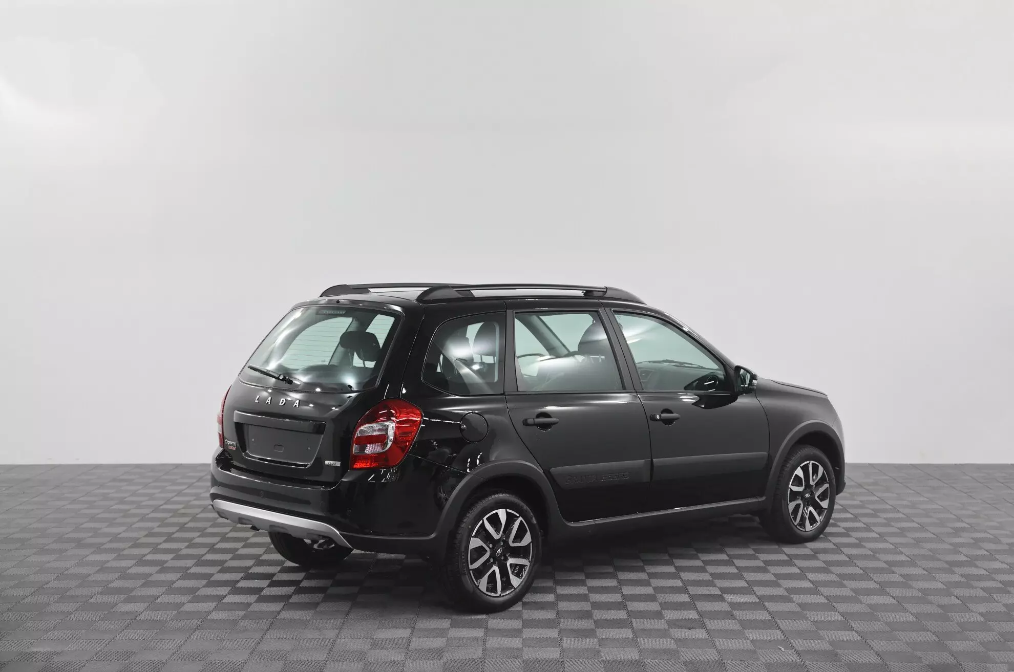 Автосалон: Lada Granta Cross