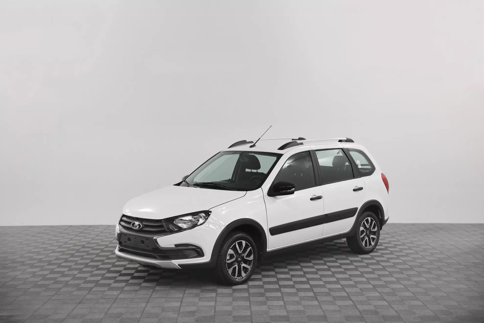 Автосалон: Lada Granta Cross