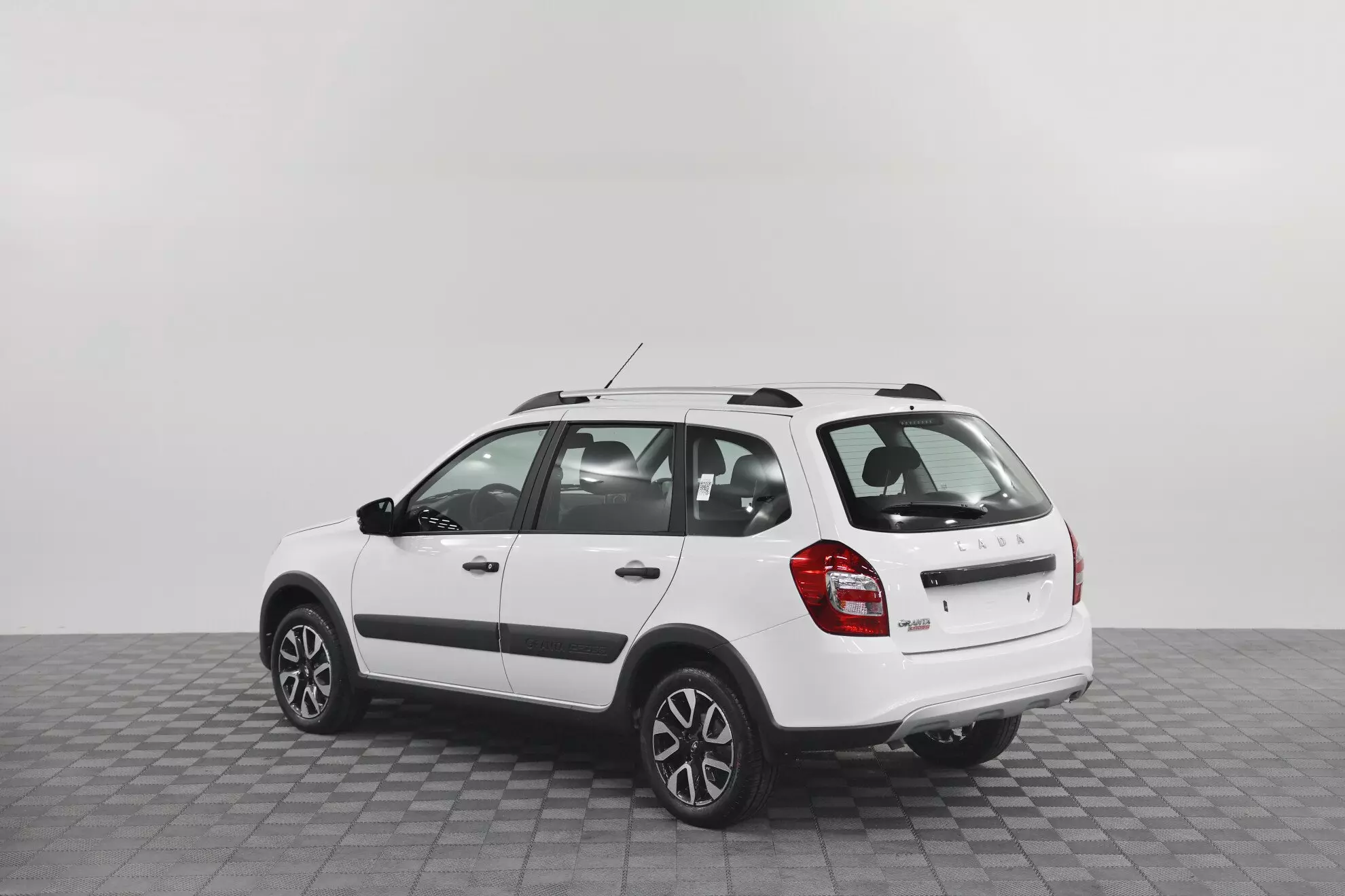 Автосалон: Lada Granta Cross