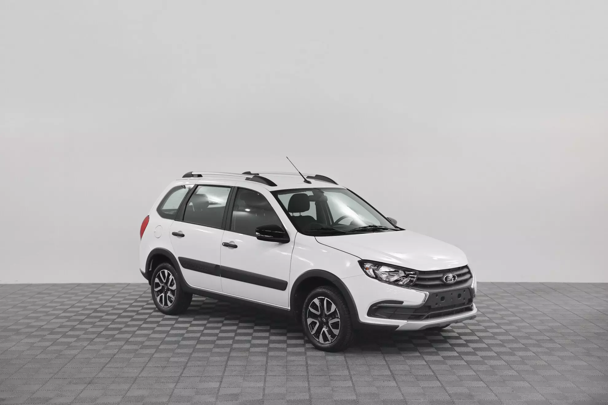 Автосалон: Lada Granta Cross
