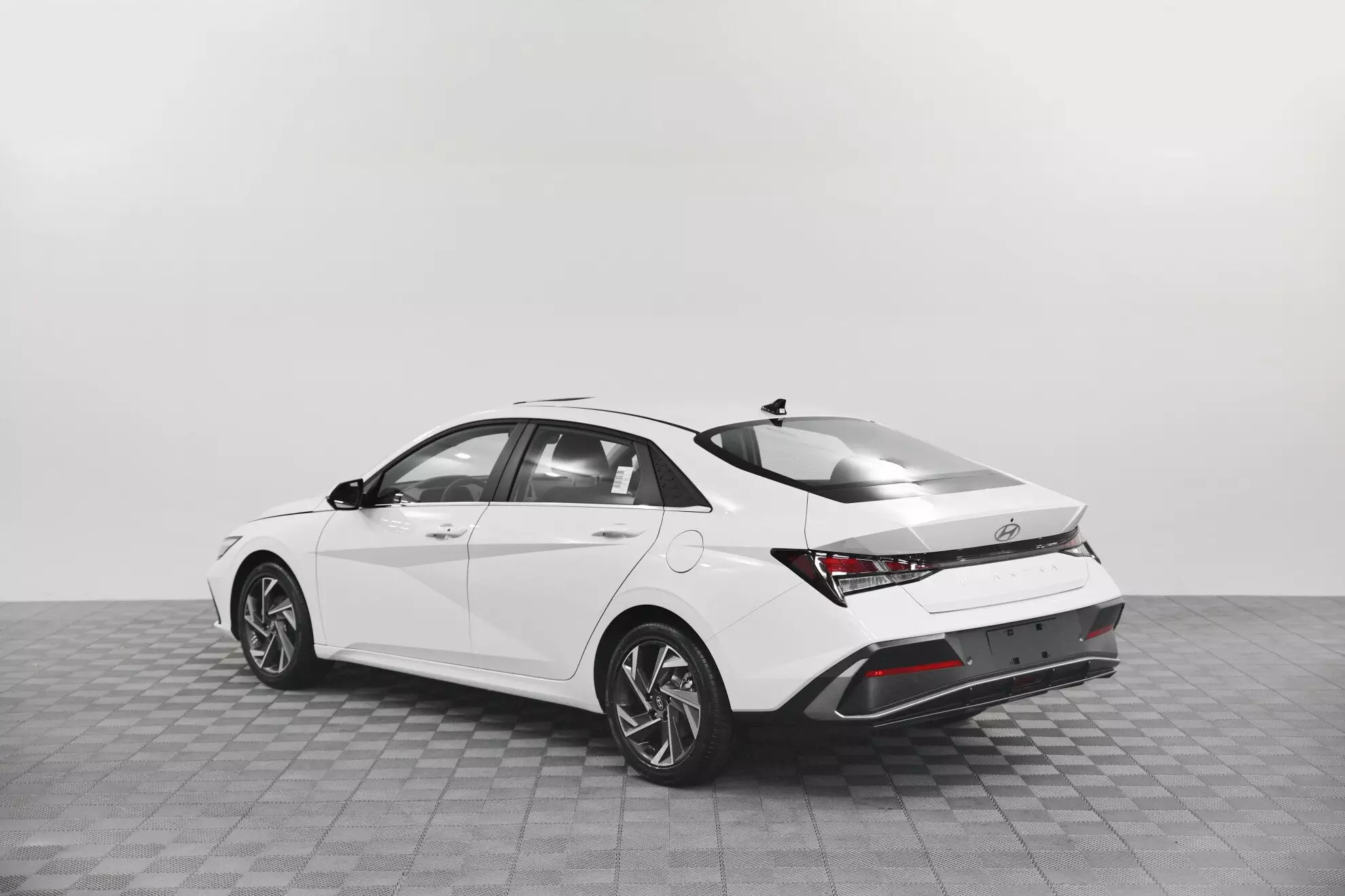 Автосалон: Hyundai Elantra New