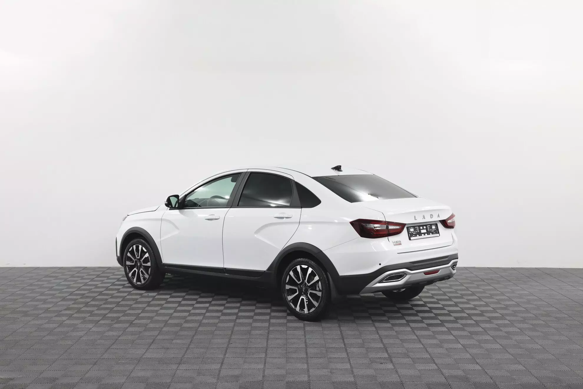 Автосалон: Lada Vesta Cross New