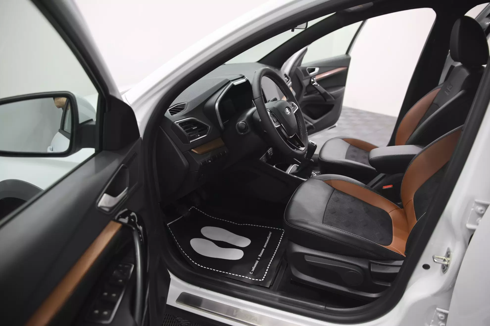 Автосалон: Lada Vesta Cross New