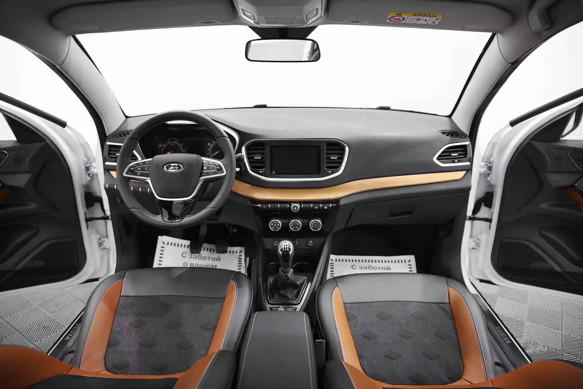 Автосалон: Lada Vesta Cross New