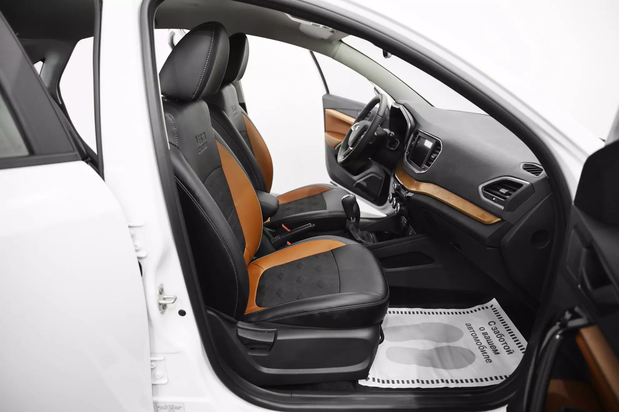 Автосалон: Lada Vesta Cross New
