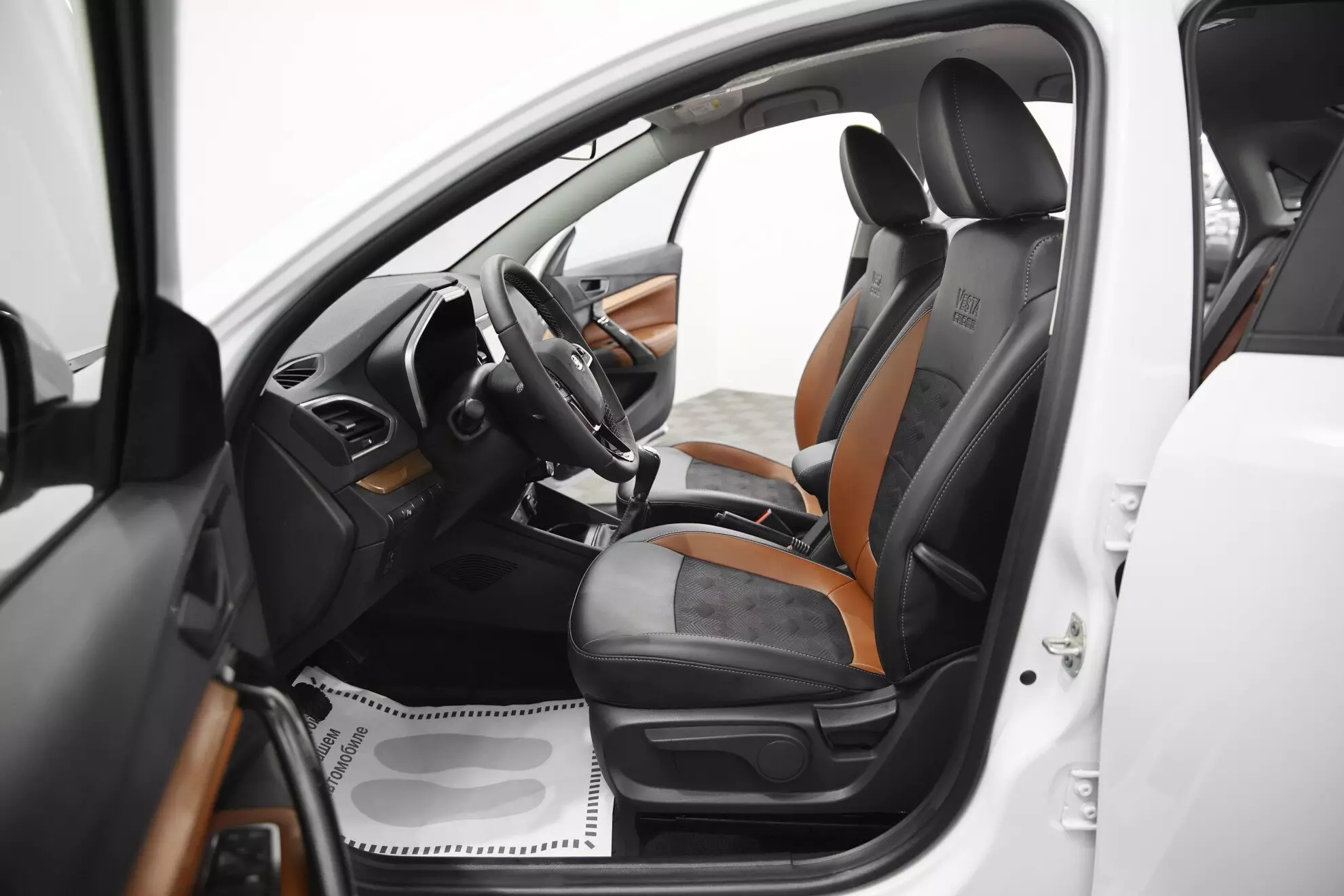 Автосалон: Lada Vesta Cross New