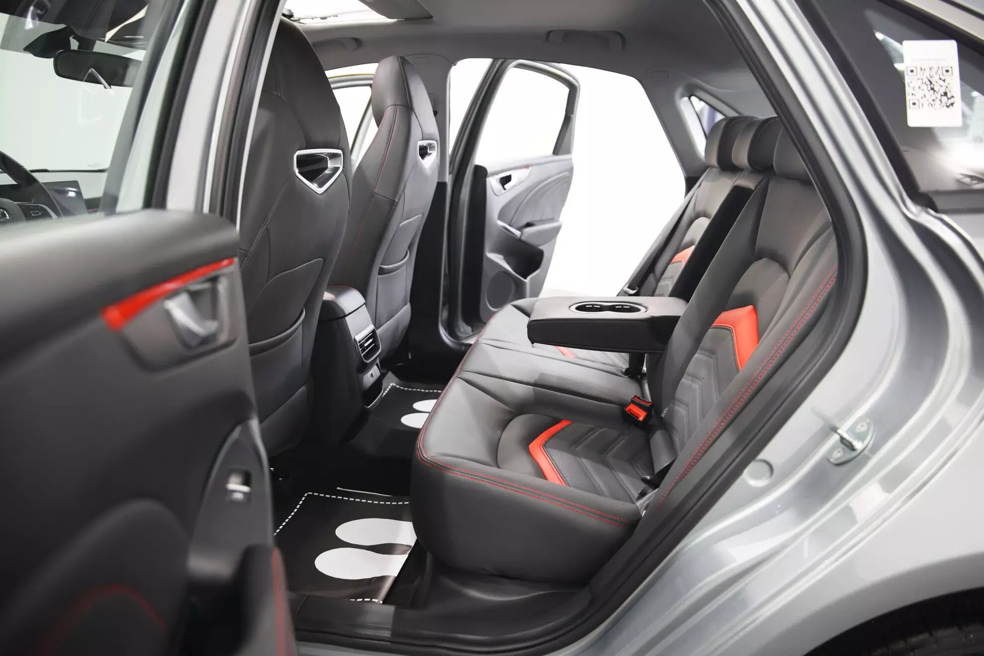 Автосалон: Kaiyi E5