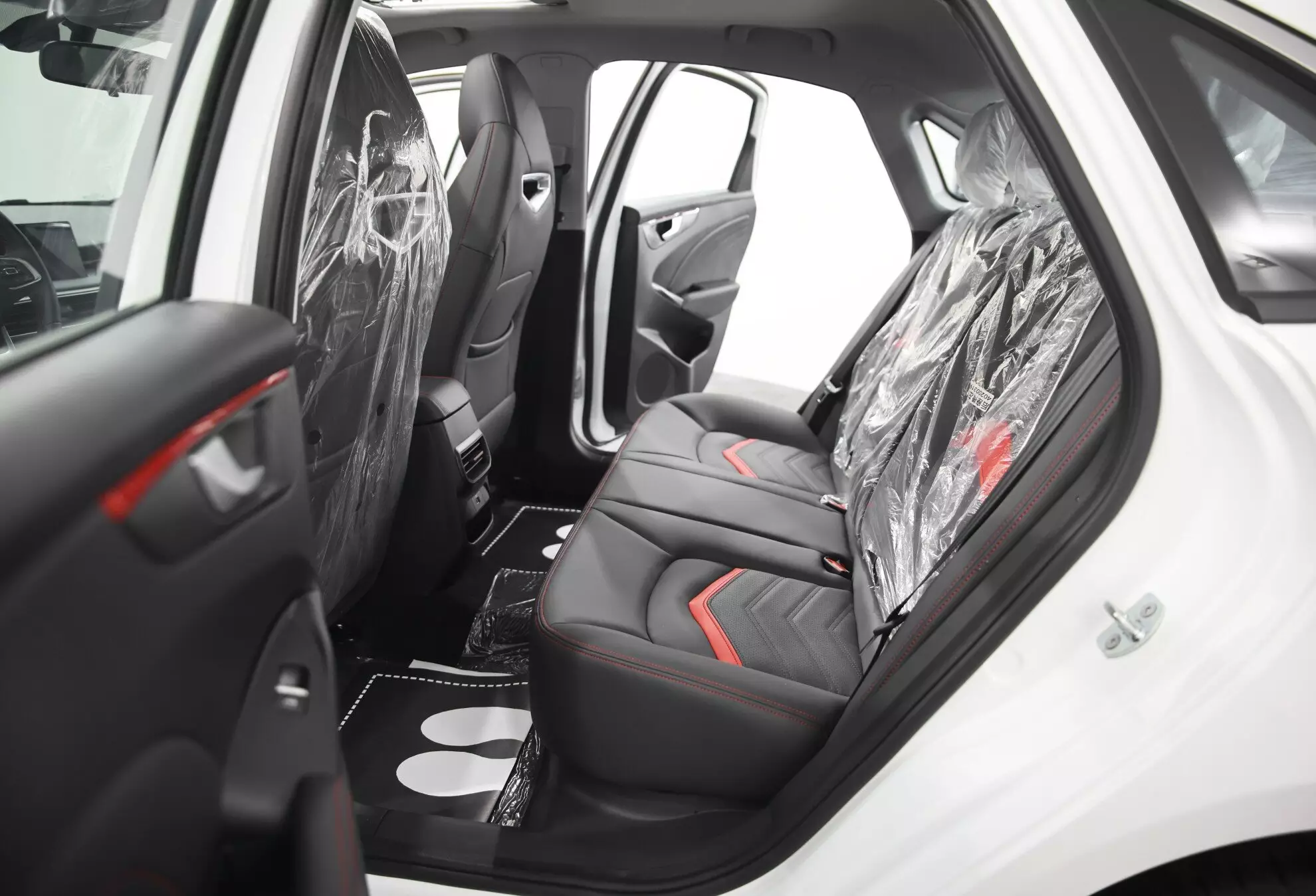 Автосалон: Kaiyi E5