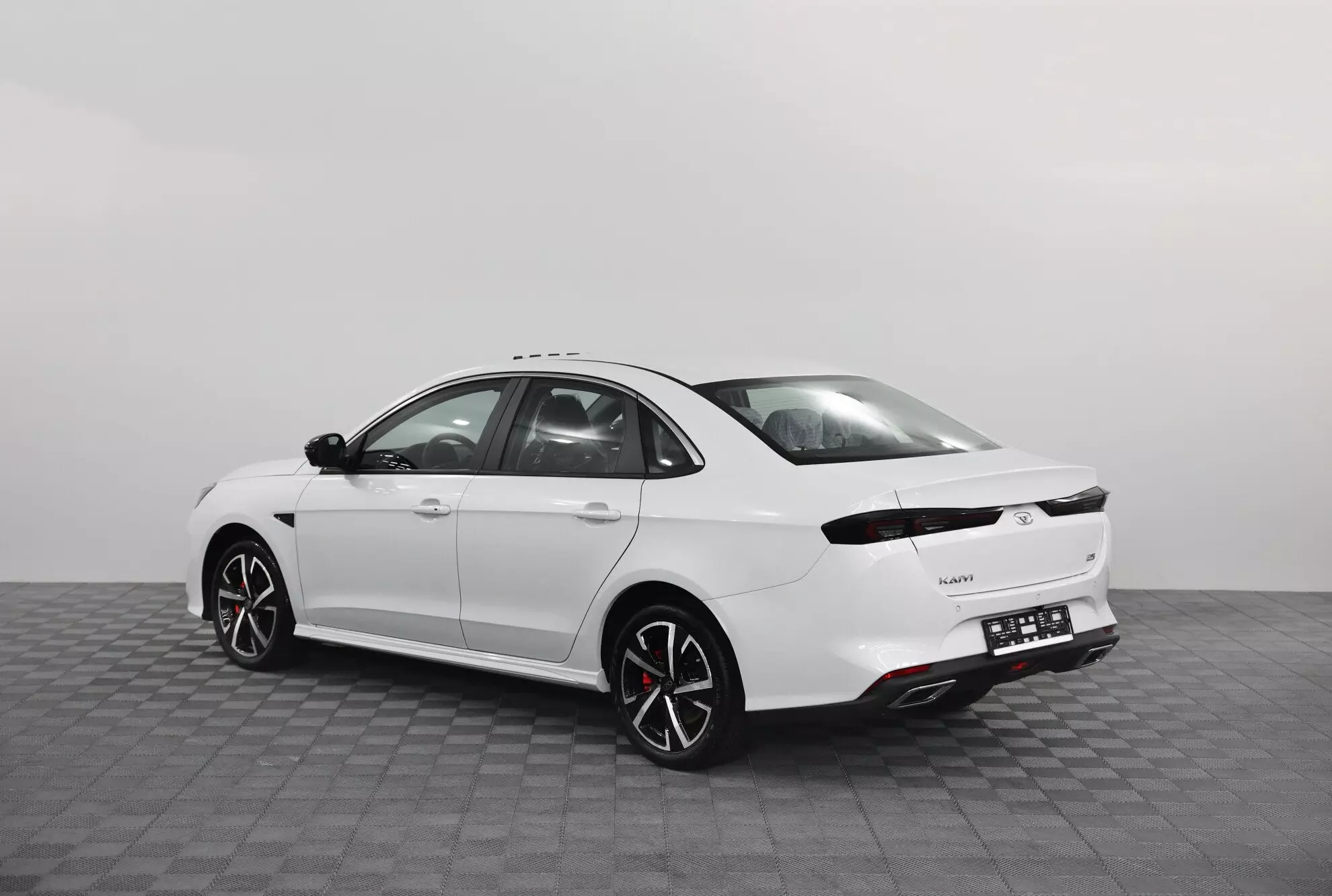 Автосалон: Kaiyi E5