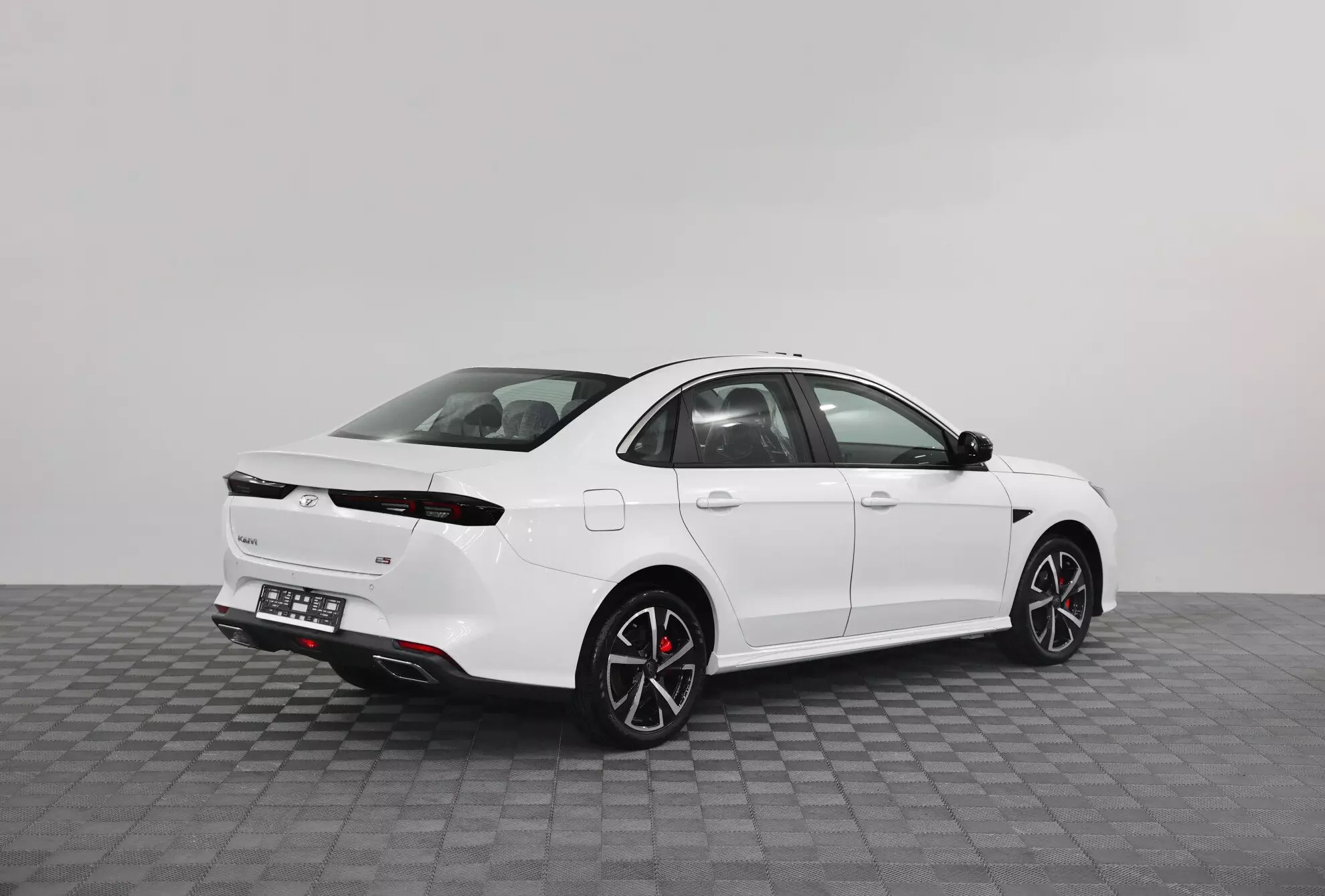 Автосалон: Kaiyi E5