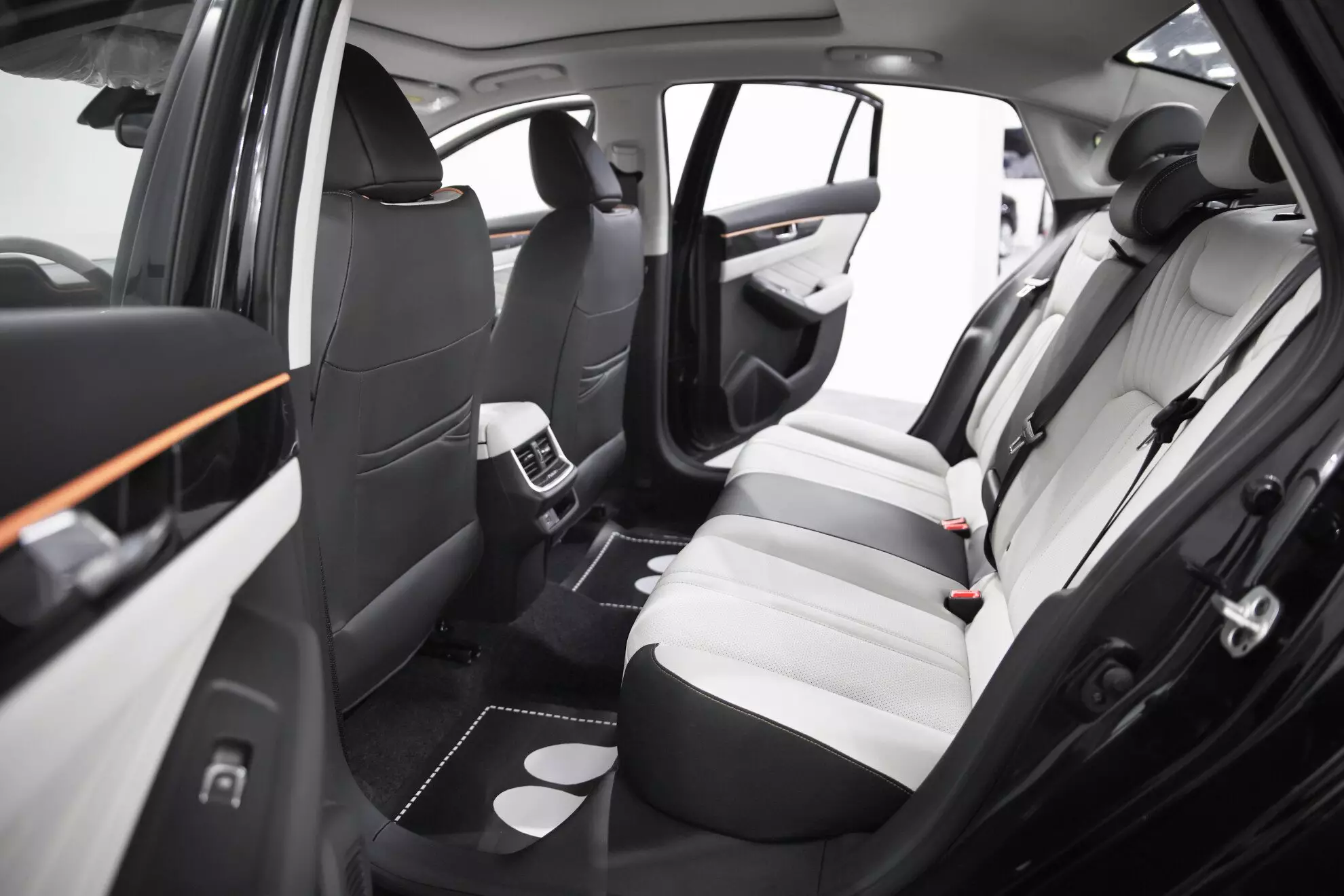 Автосалон: Dongfeng Shine Max