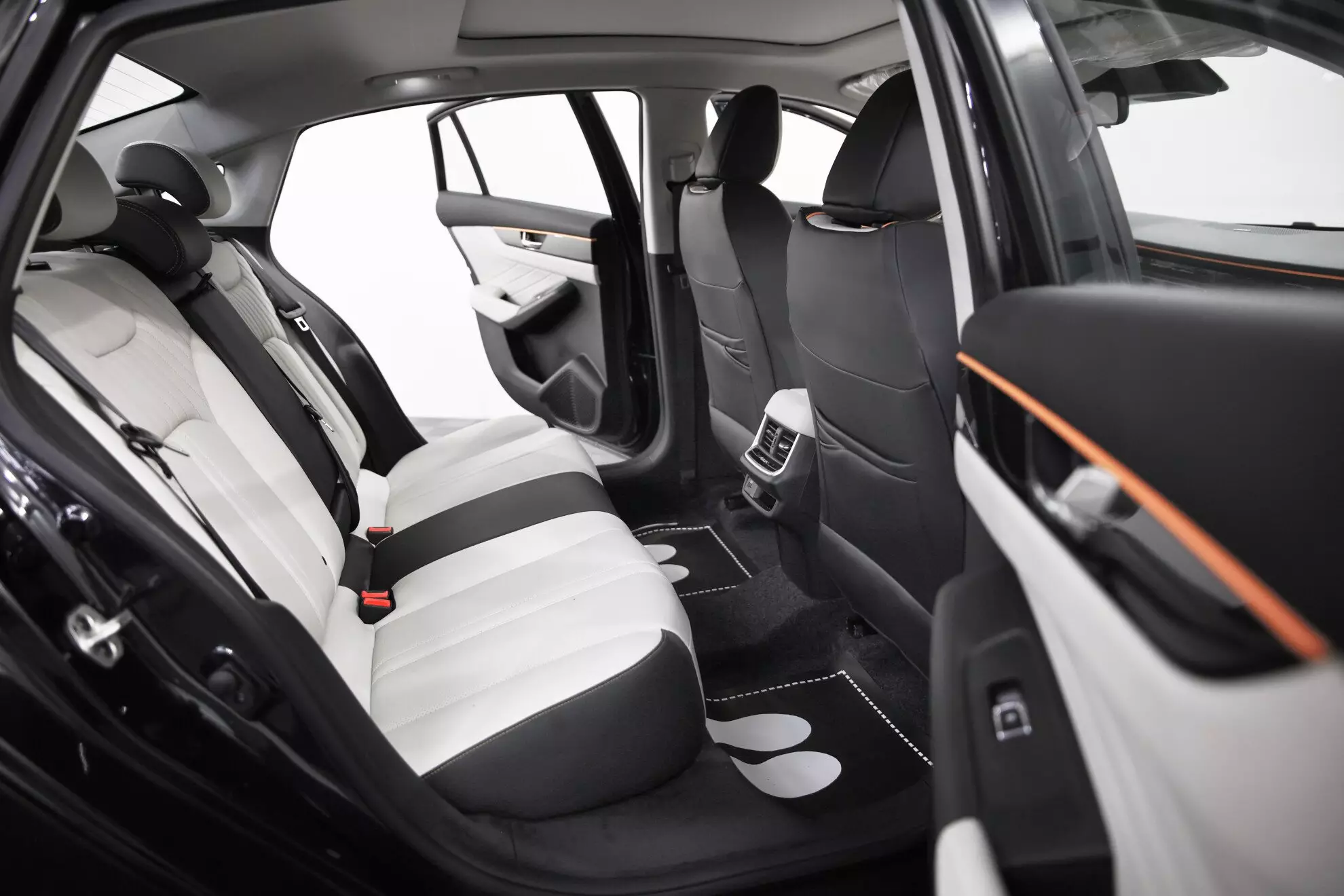 Автосалон: Dongfeng Shine Max