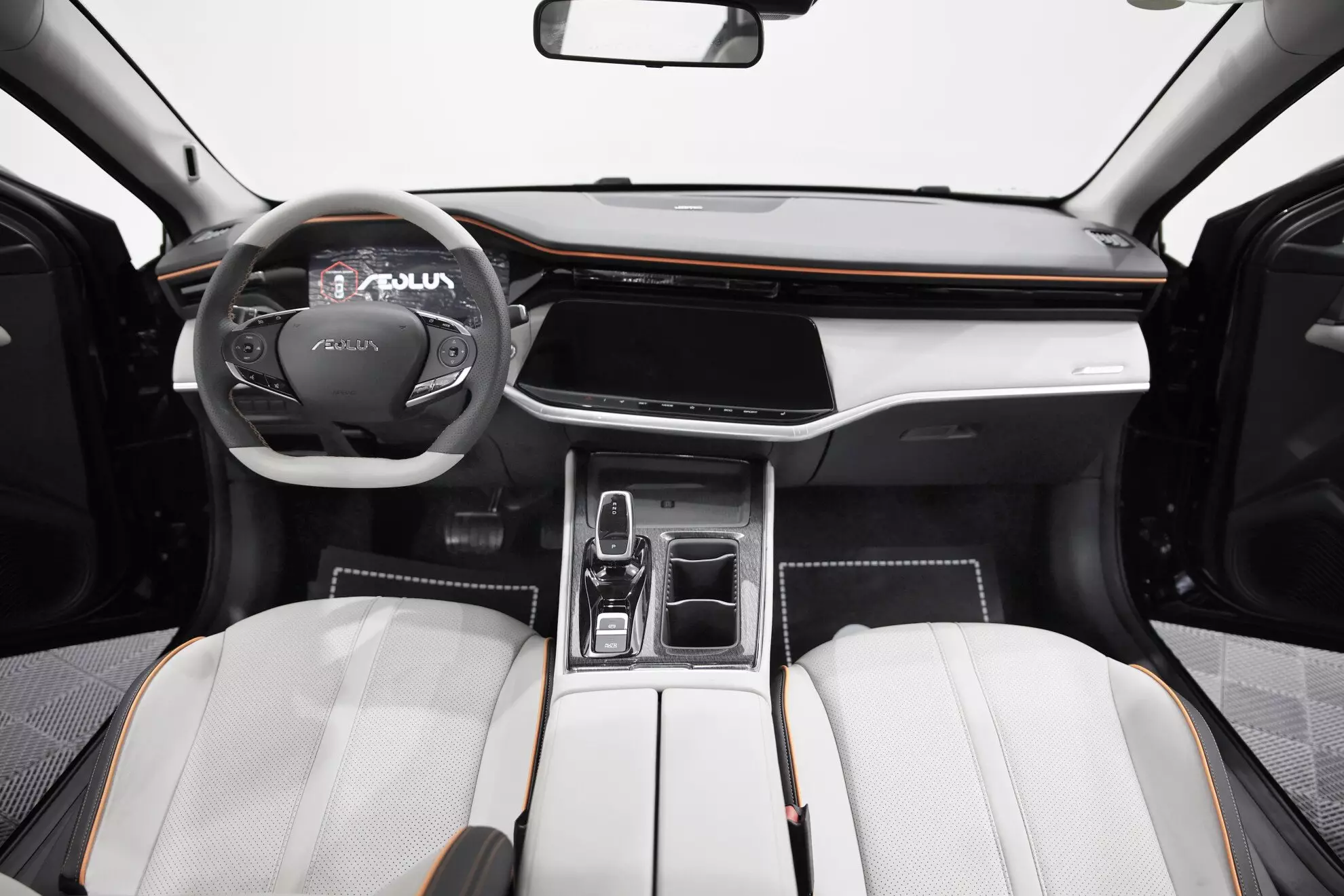 Автосалон: Dongfeng Shine Max