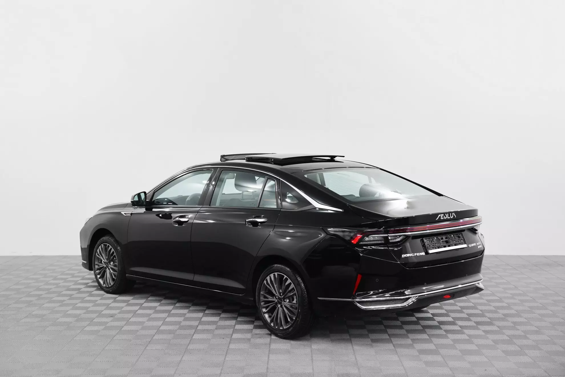 Автосалон: Dongfeng Shine Max