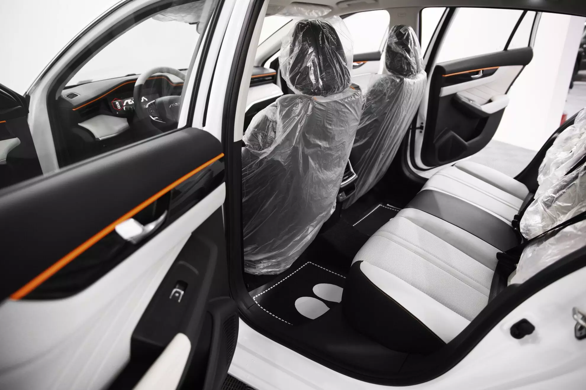 Автосалон: Dongfeng Shine Max