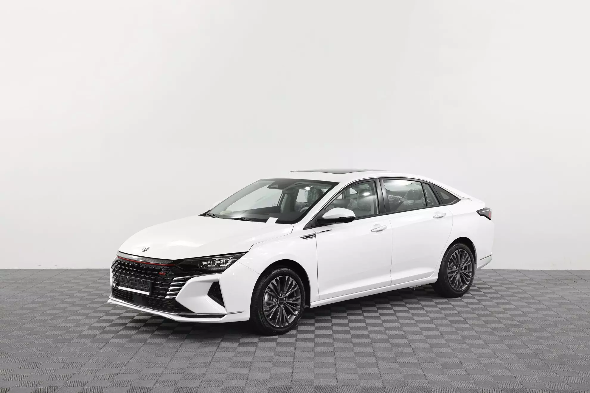 Автосалон: Dongfeng Shine Max