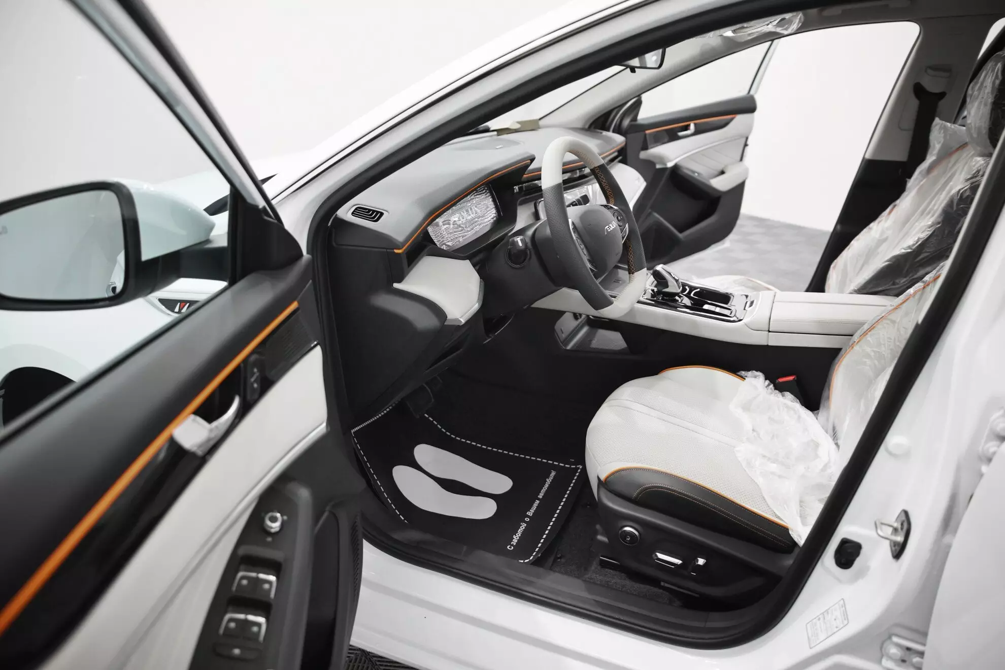Автосалон: Dongfeng Shine Max