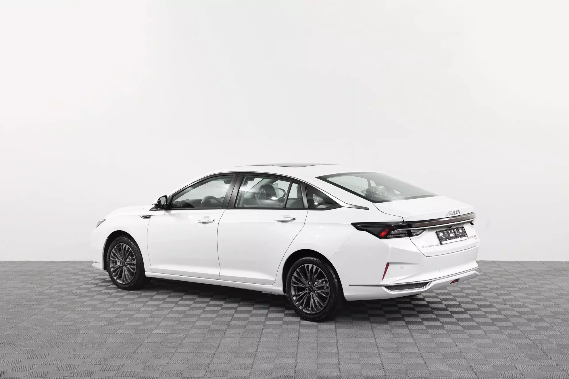 Автосалон: Dongfeng Shine Max