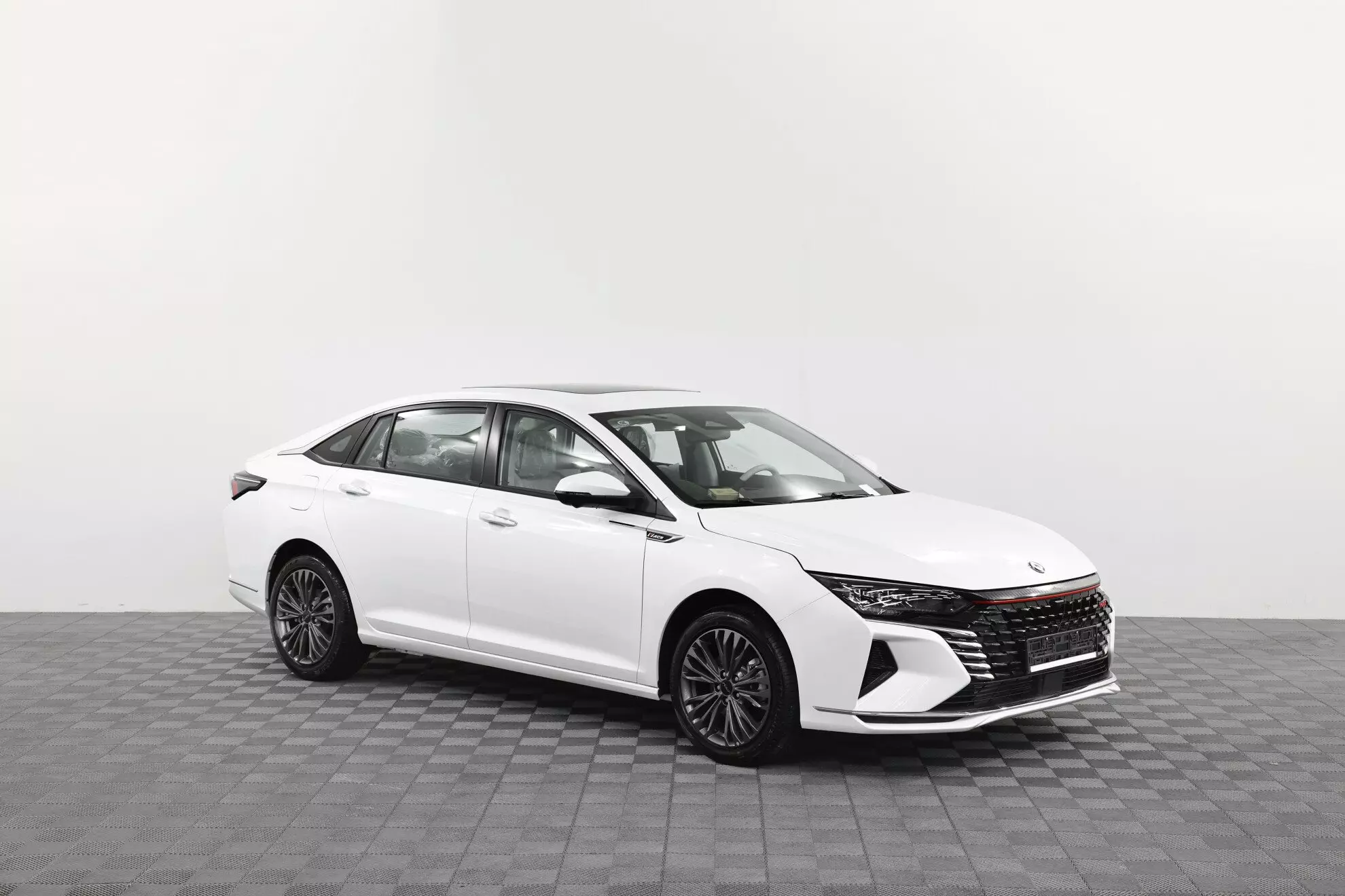 Автосалон: Dongfeng Shine Max