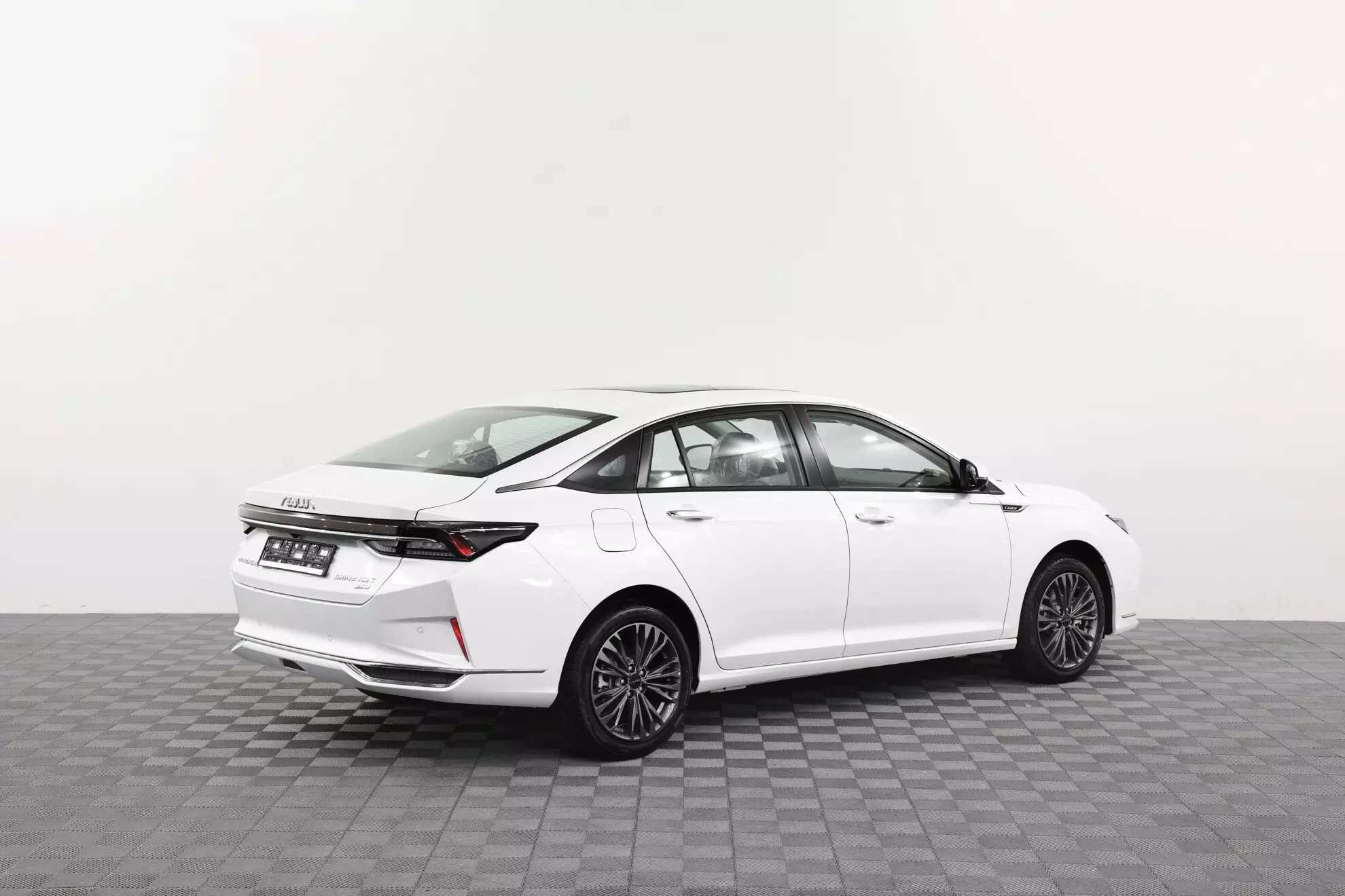 Автосалон: Dongfeng Shine Max