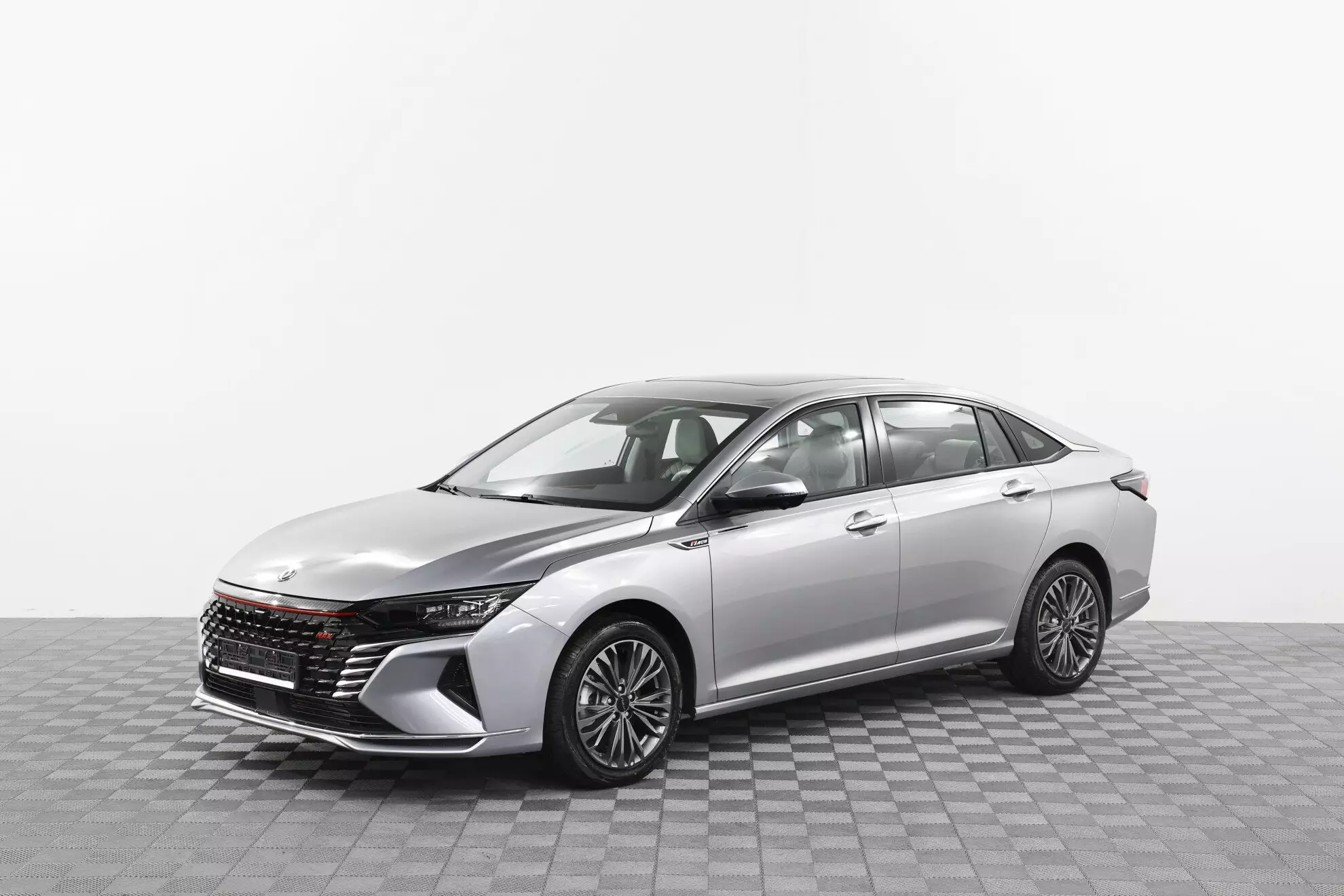 Автосалон: Dongfeng Shine Max
