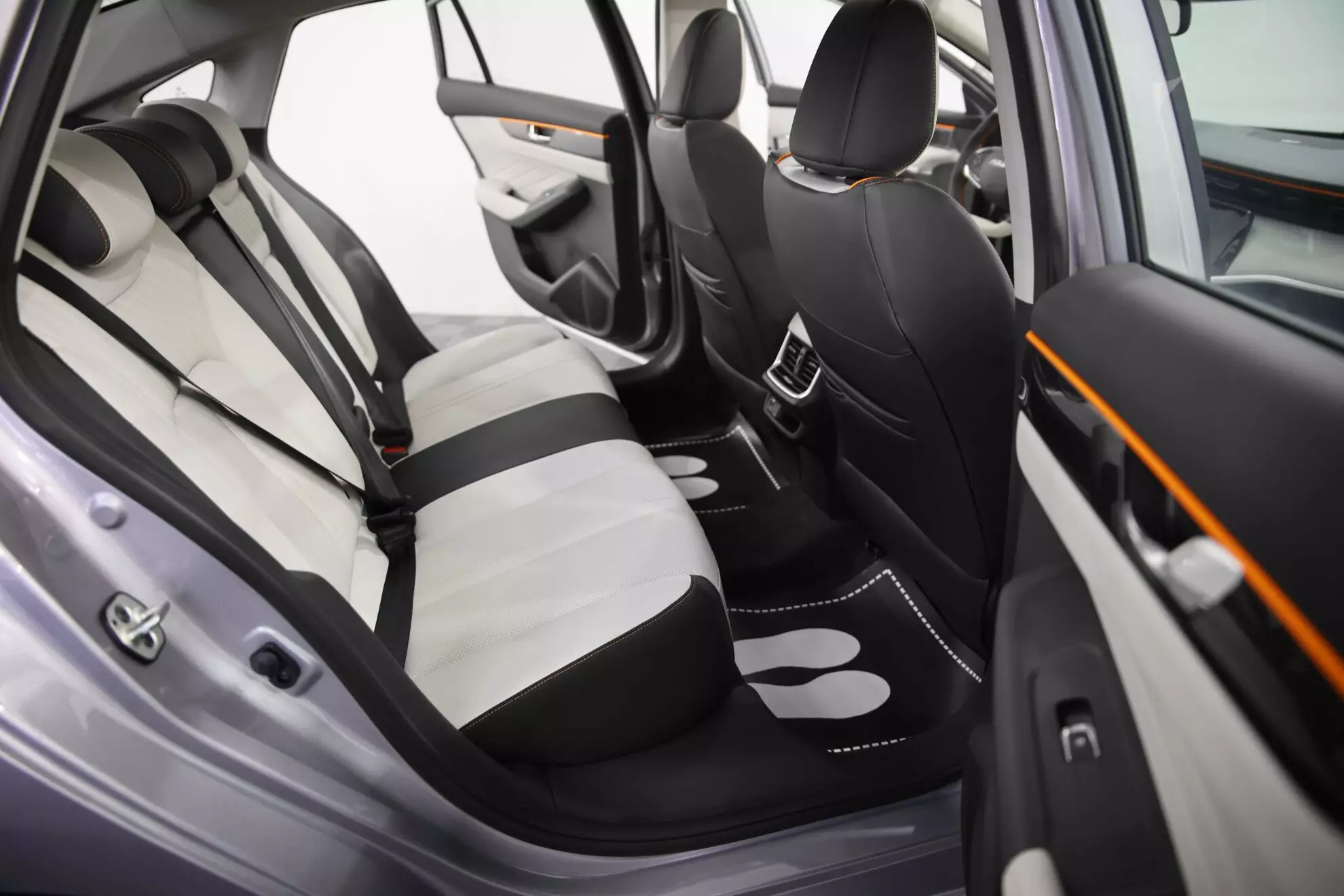 Автосалон: Dongfeng Shine Max
