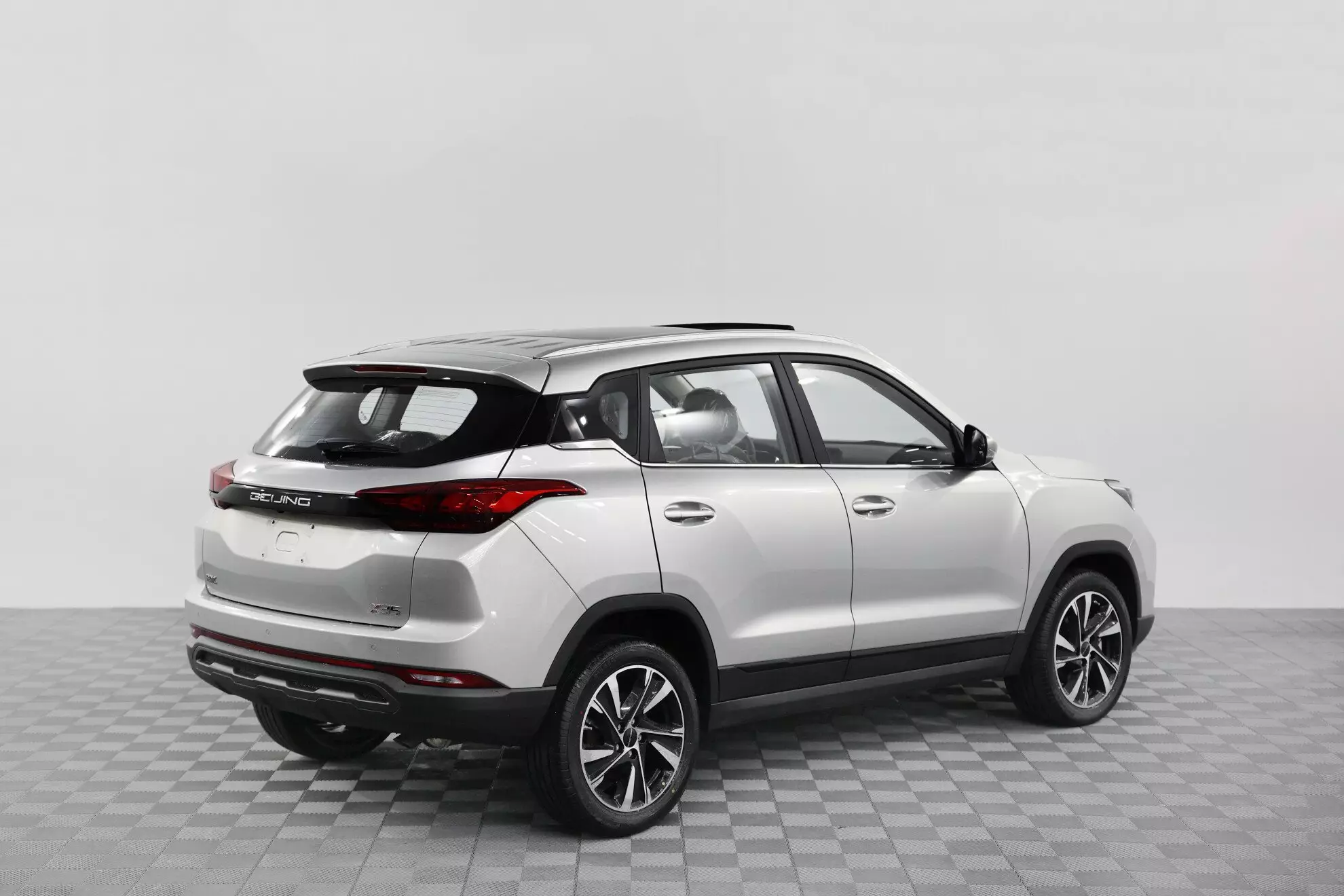 Автосалон: Baic X35
