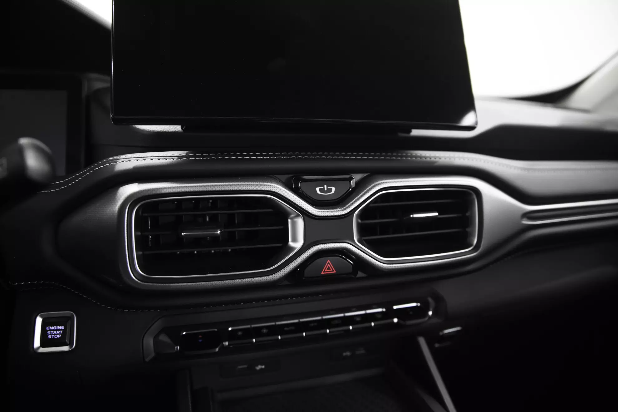 Автосалон: Geely Okavango