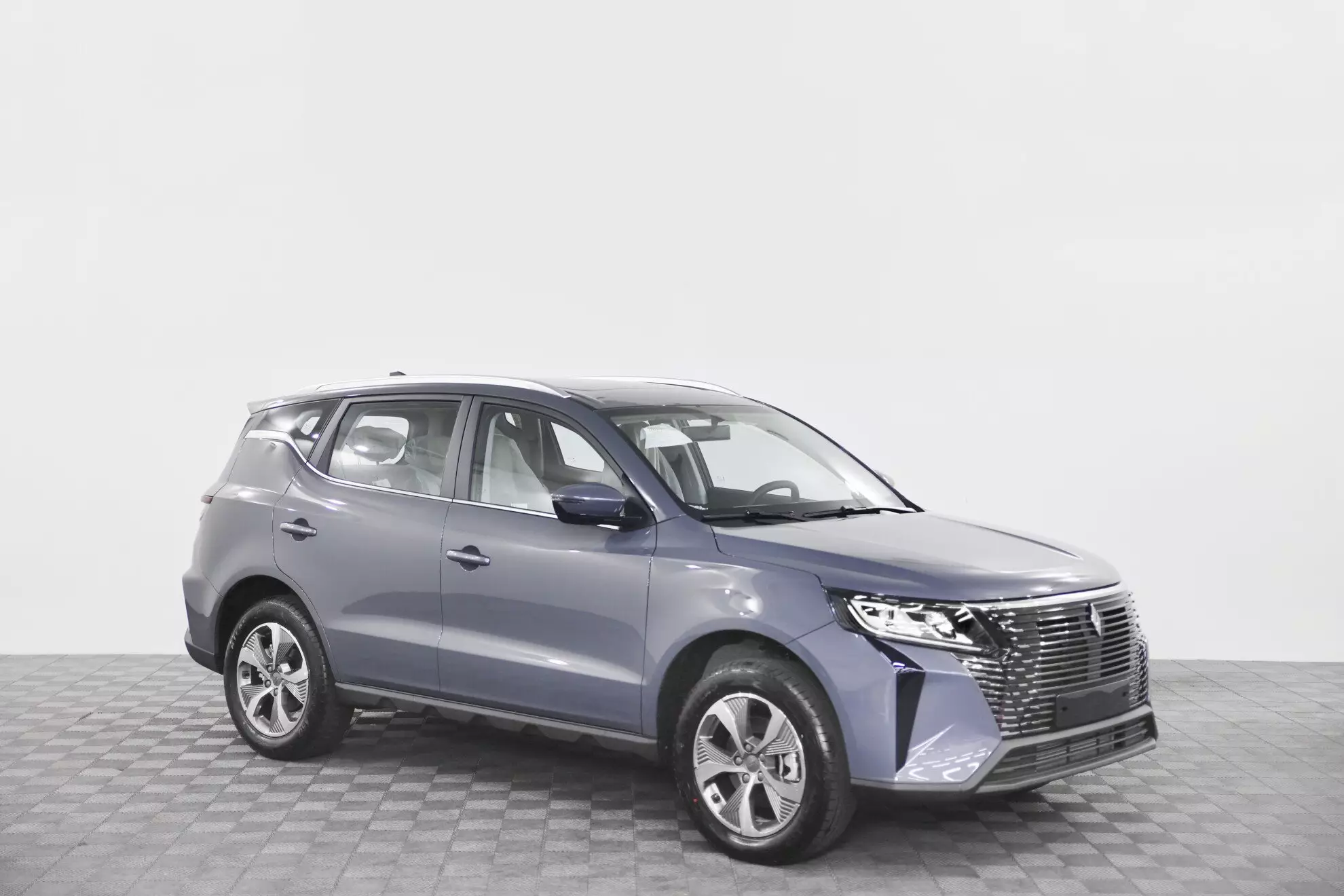 Автосалон: Livan X6 Pro