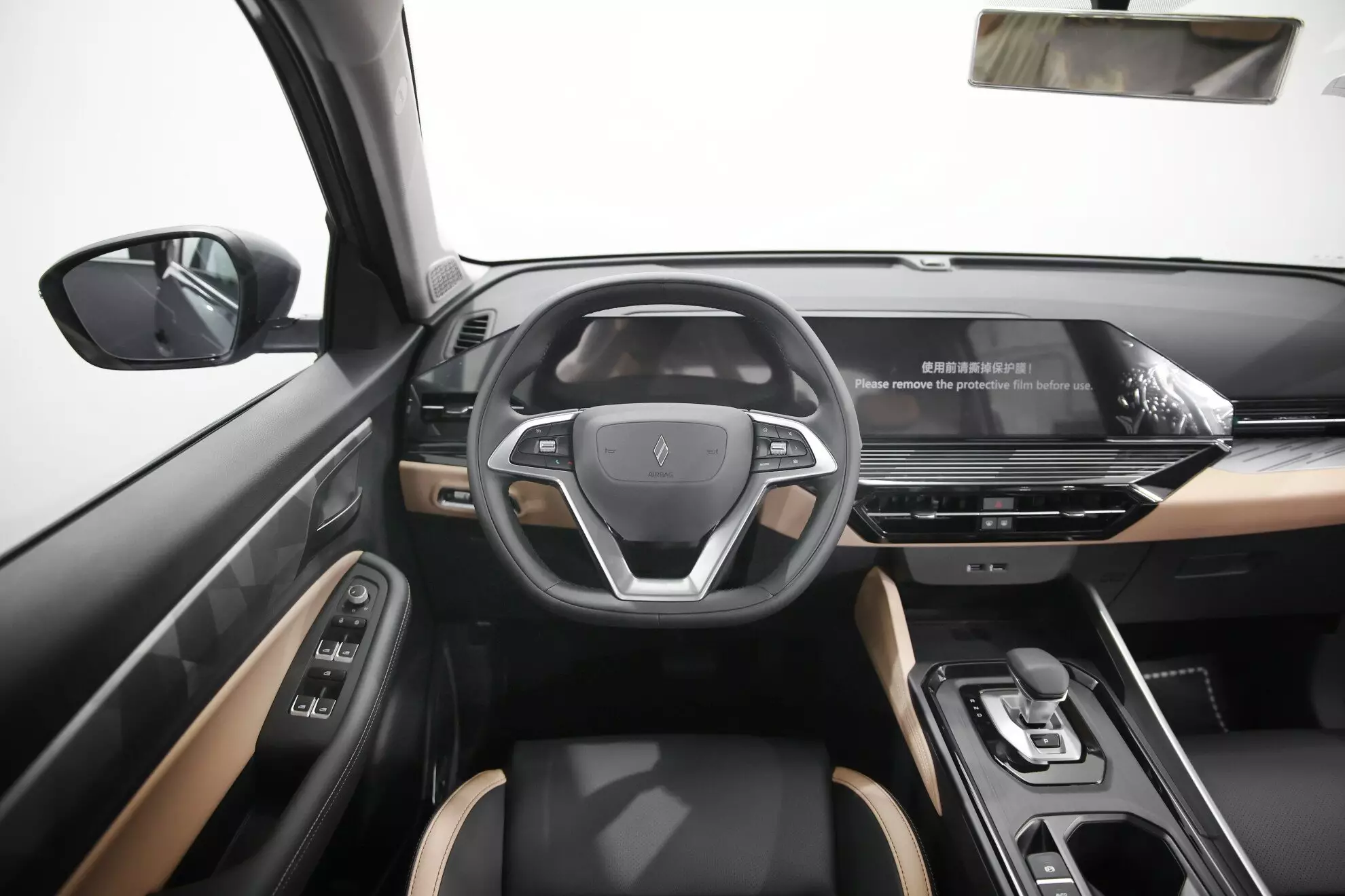 Автосалон: Livan X6 Pro