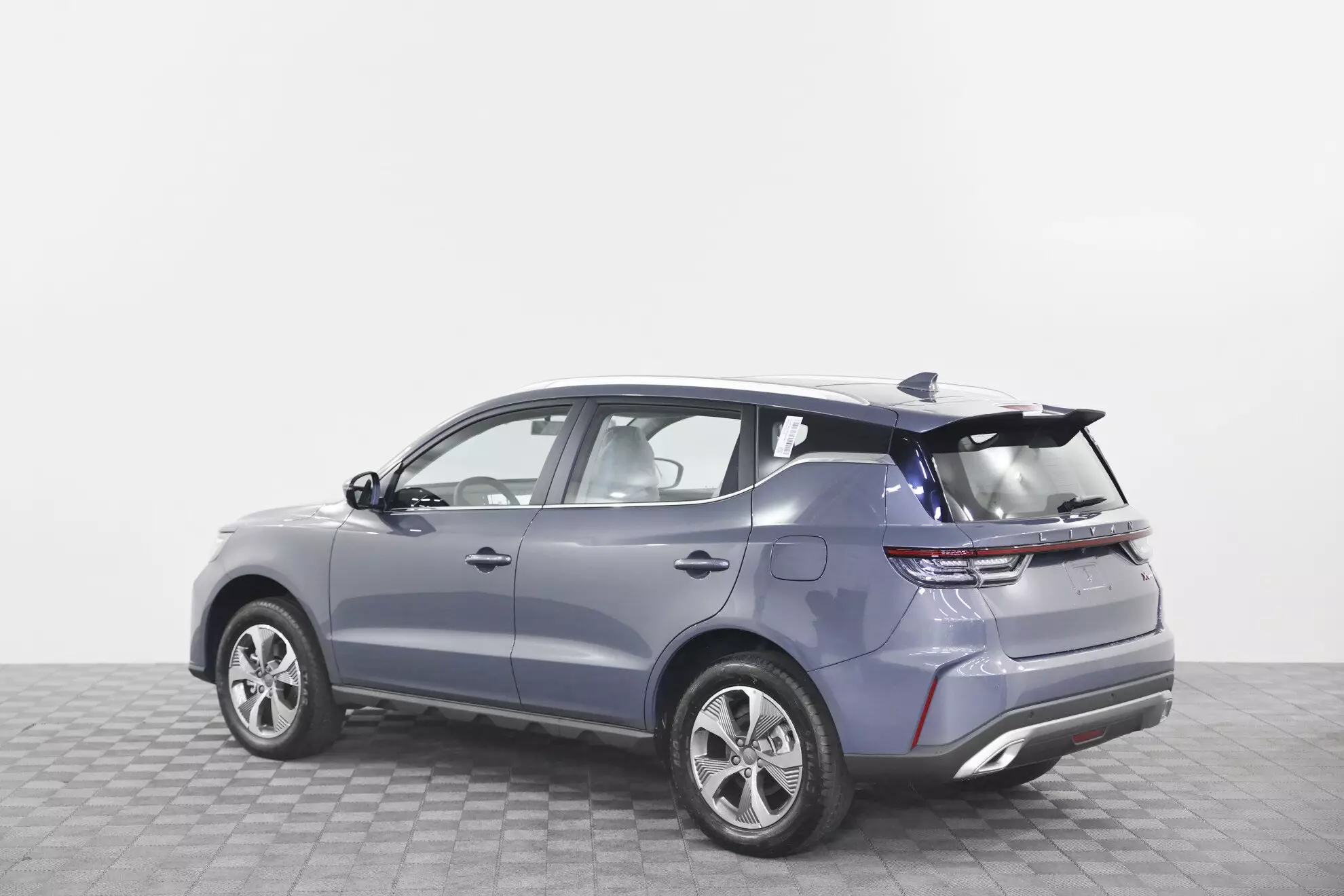 Автосалон: Livan X6 Pro
