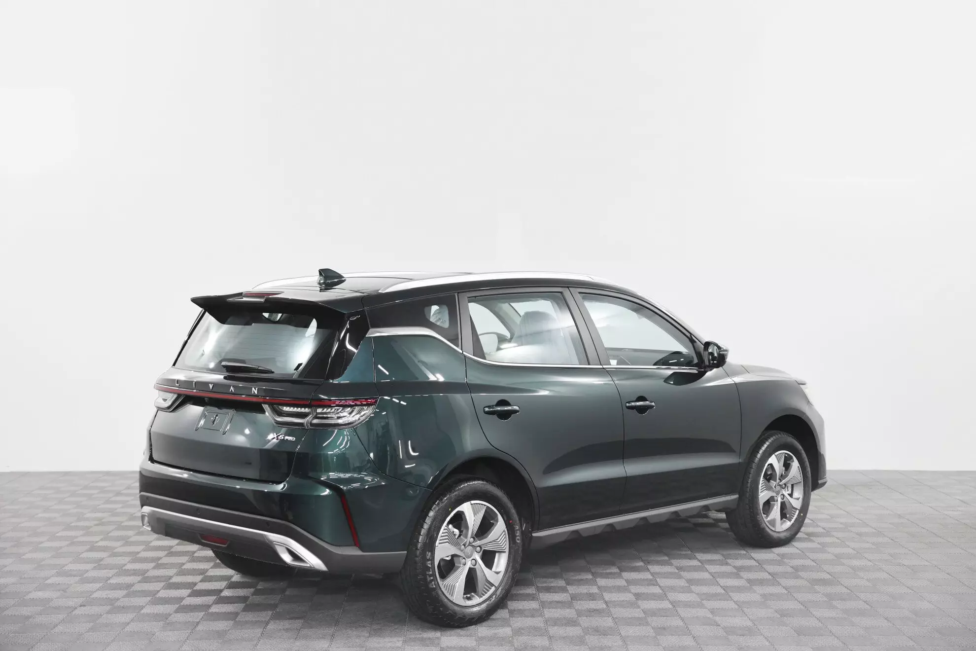 Автосалон: Livan X6 Pro