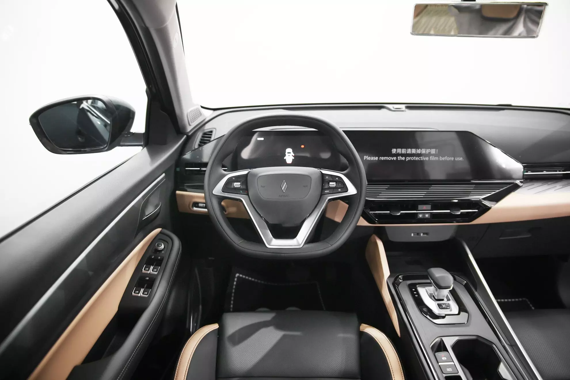 Автосалон: Livan X6 Pro