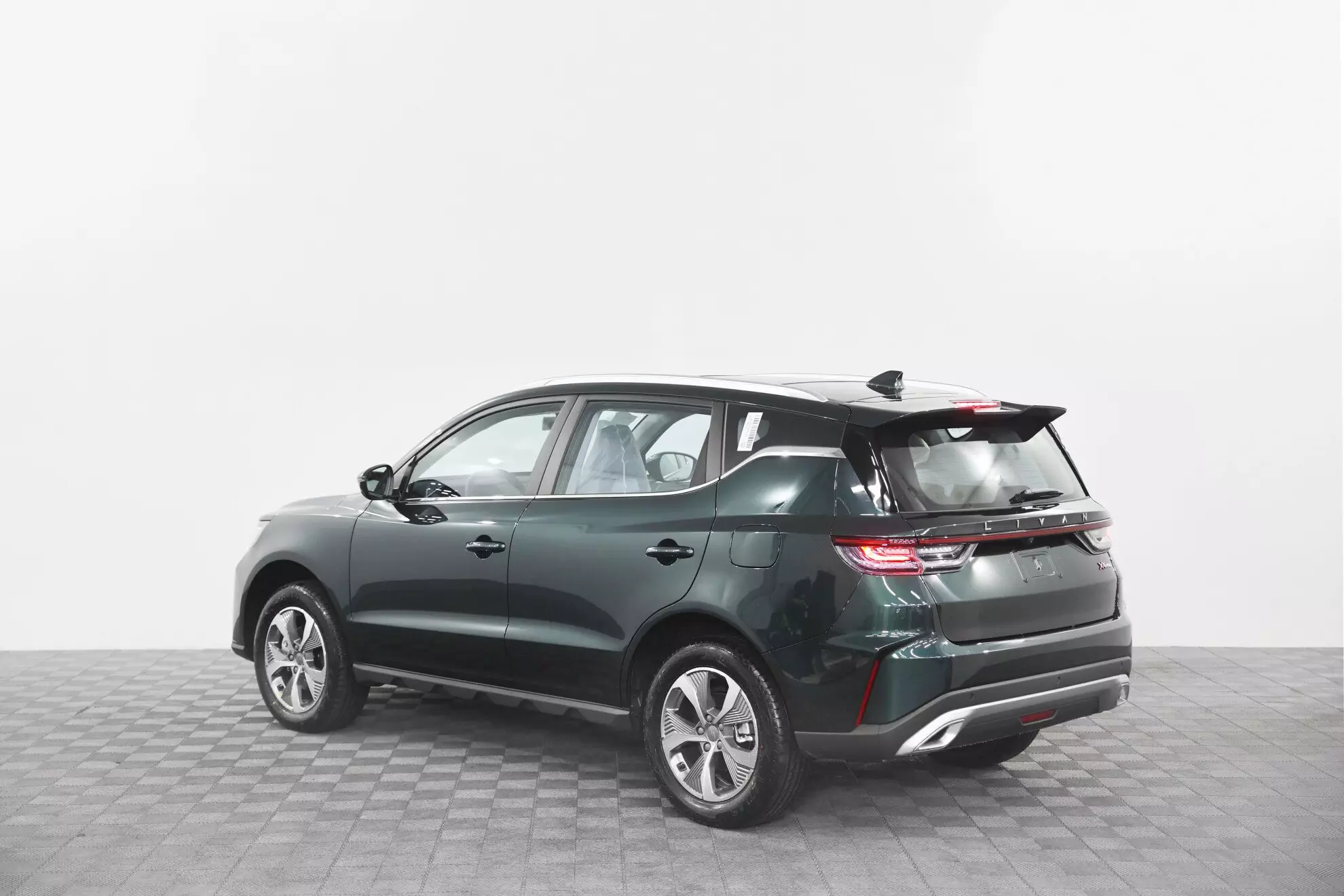 Автосалон: Livan X6 Pro