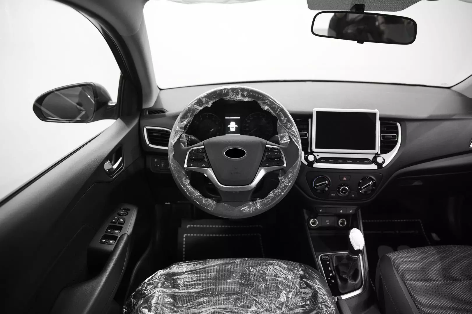 Автосалон: Solaris HS