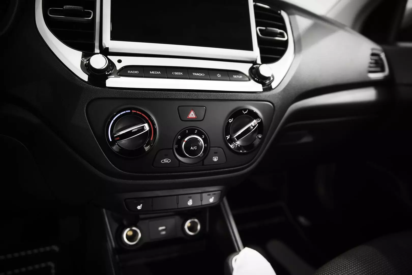 Автосалон: Solaris HS