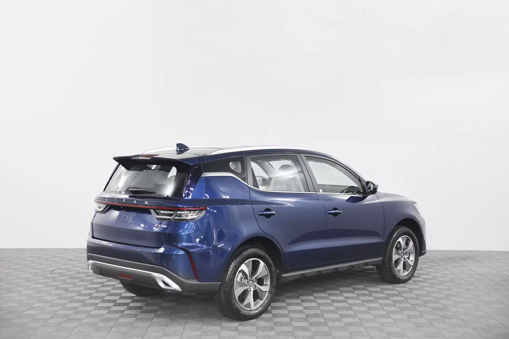 Автосалон: Livan X6 Pro