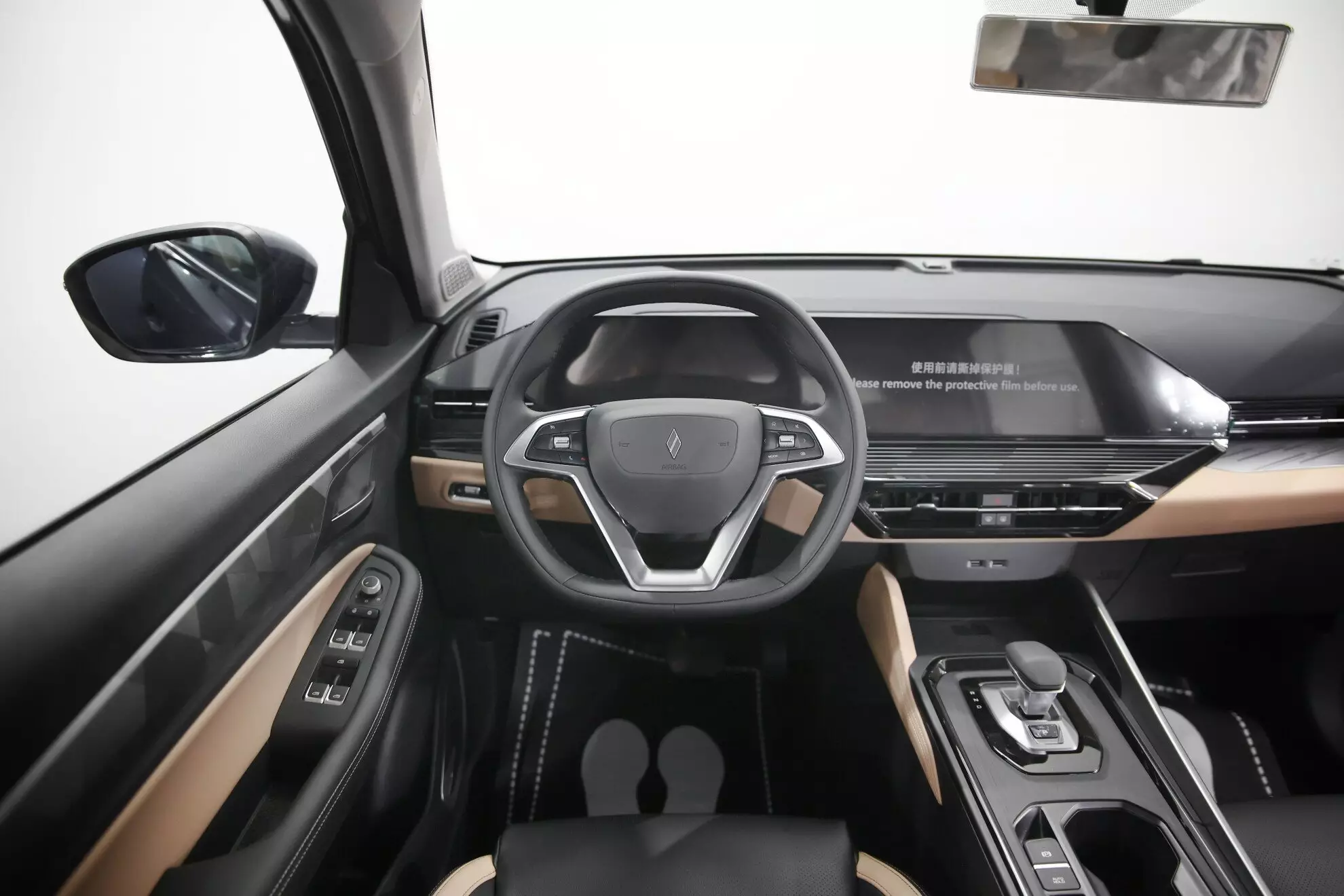 Автосалон: Livan X6 Pro