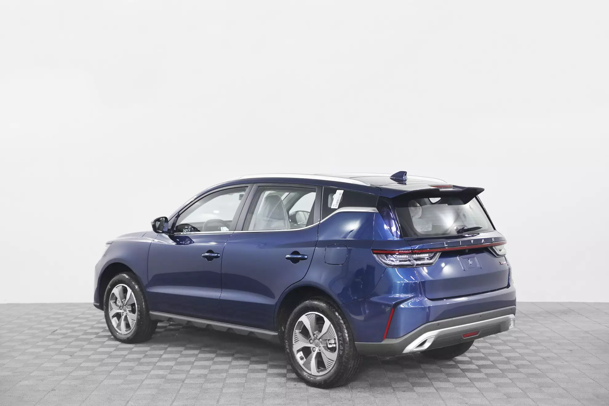 Автосалон: Livan X6 Pro