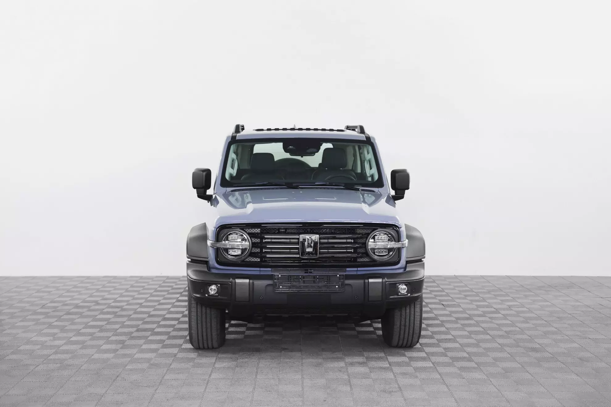 Автосалон: Tank 300