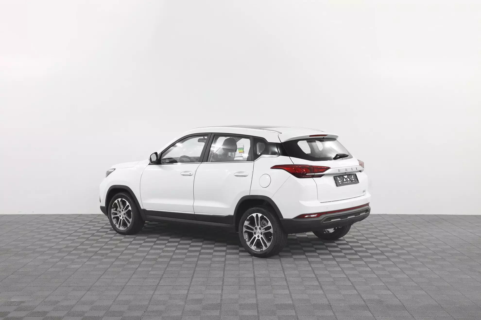Автосалон: Baic X35