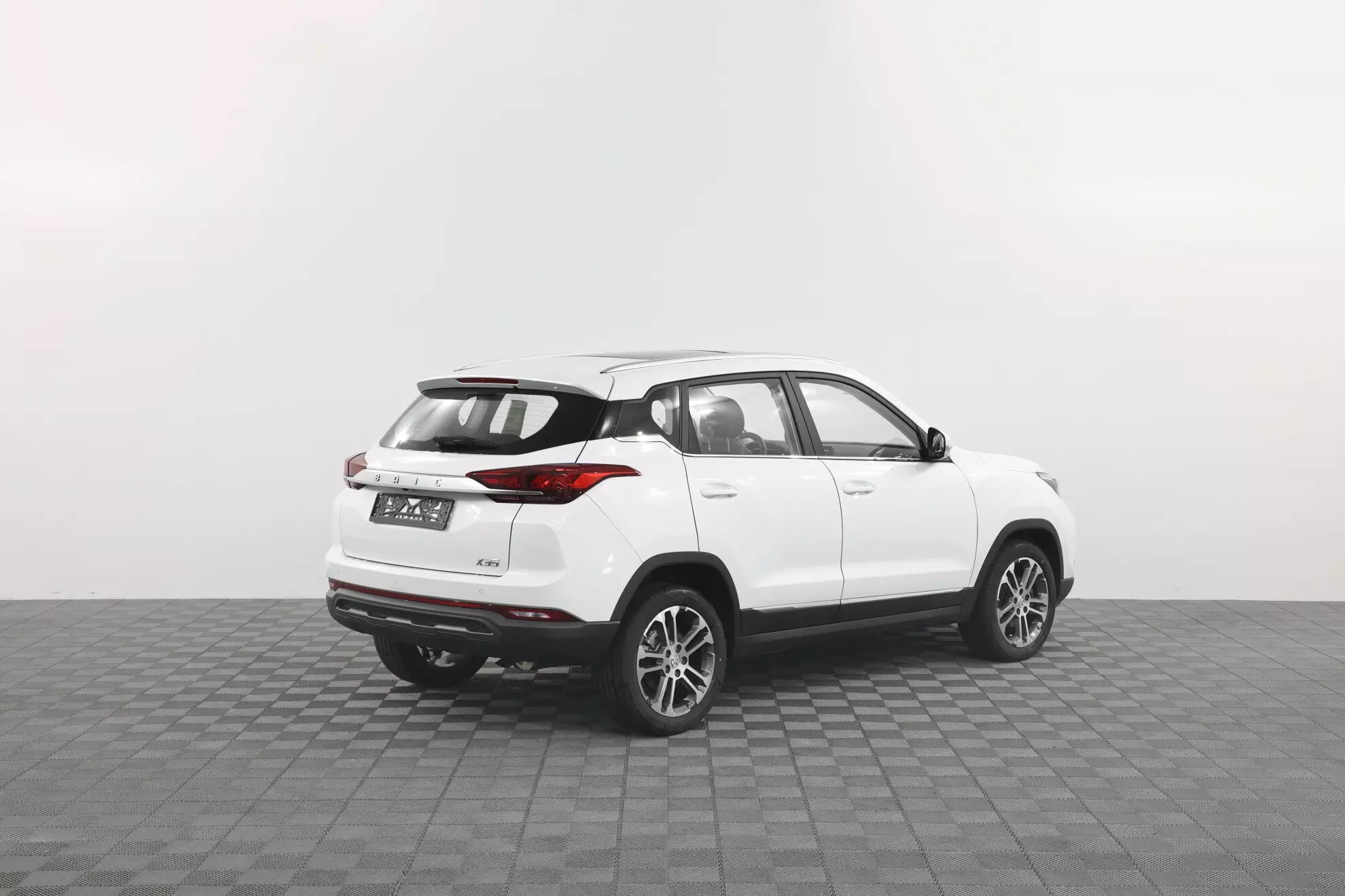 Автосалон: Baic X35