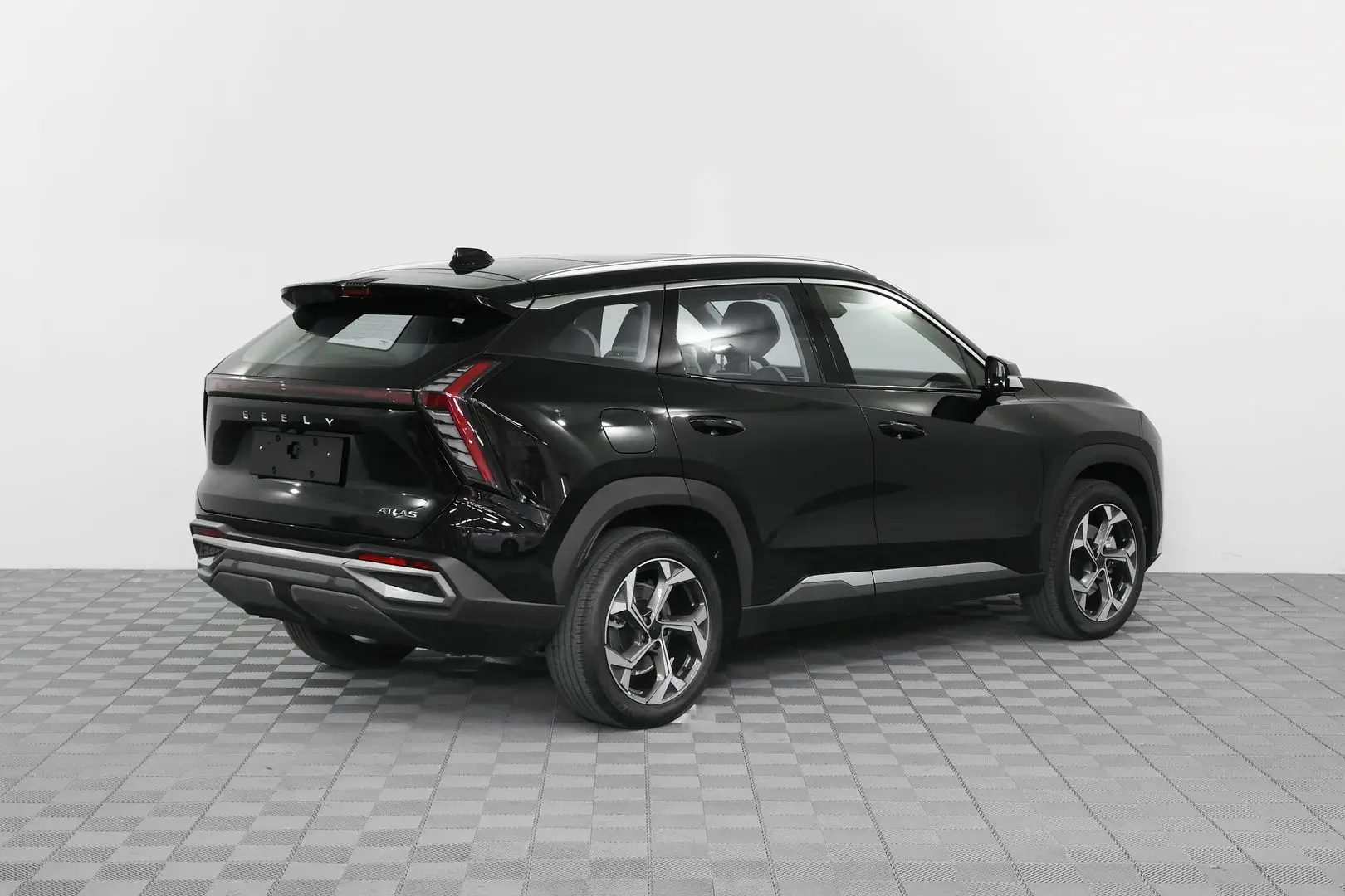Автосалон: Geely Atlas New
